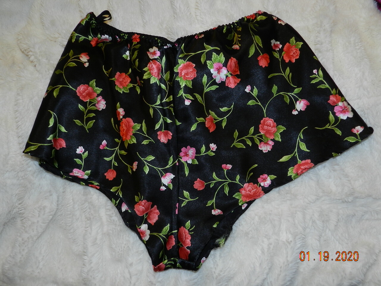 VTG floral Hi-cut Shine Liquid Satin Tap Panties Sz. S kathy Ireland black red