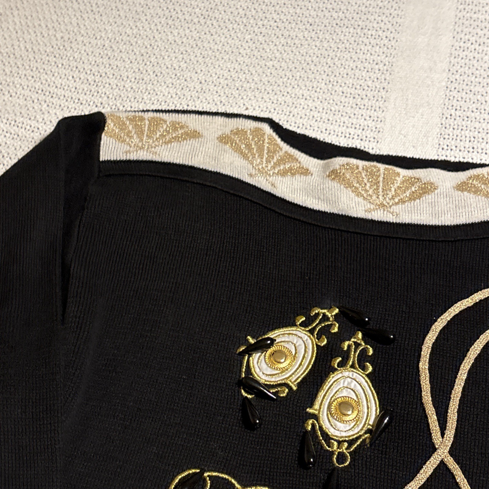 Vintage 80s Sandylo Sweater Great Condition. Black White Gold. ￼