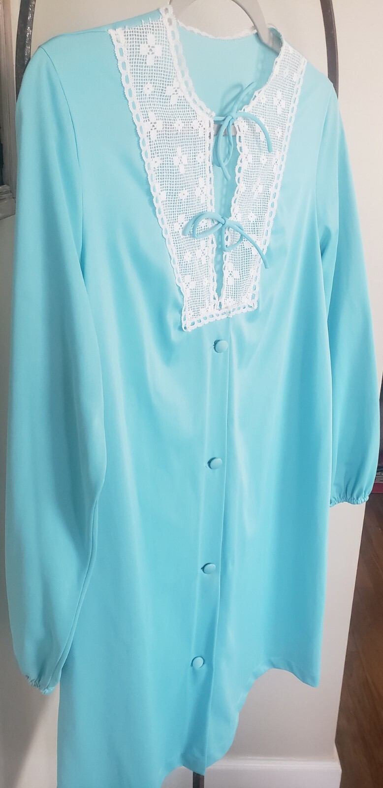 Vtg vanity fair robe nightgown dressing gown lace crochet button down one pocket