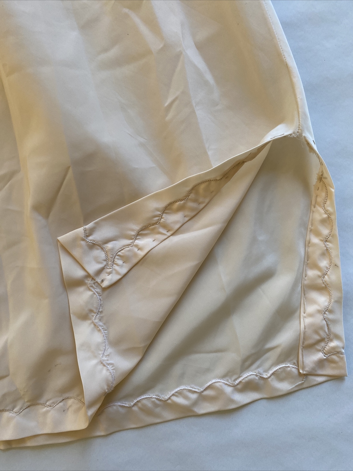 Wonder Maid vintage half slip Size medium nylon poly Beige