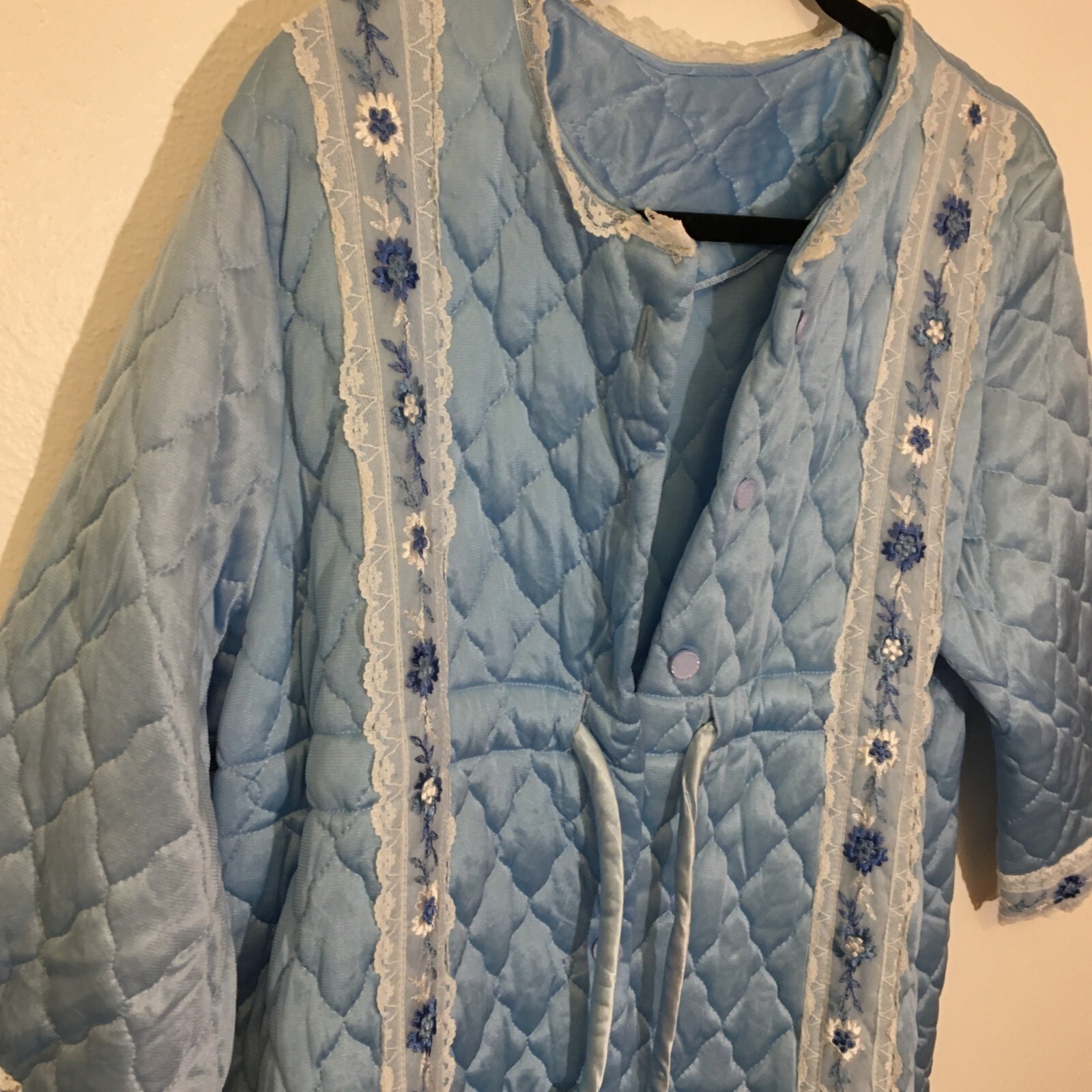 Vintage 60s 70s Light Quilted Long Robe Grannycore Coastal Grandma Lingerie (9)