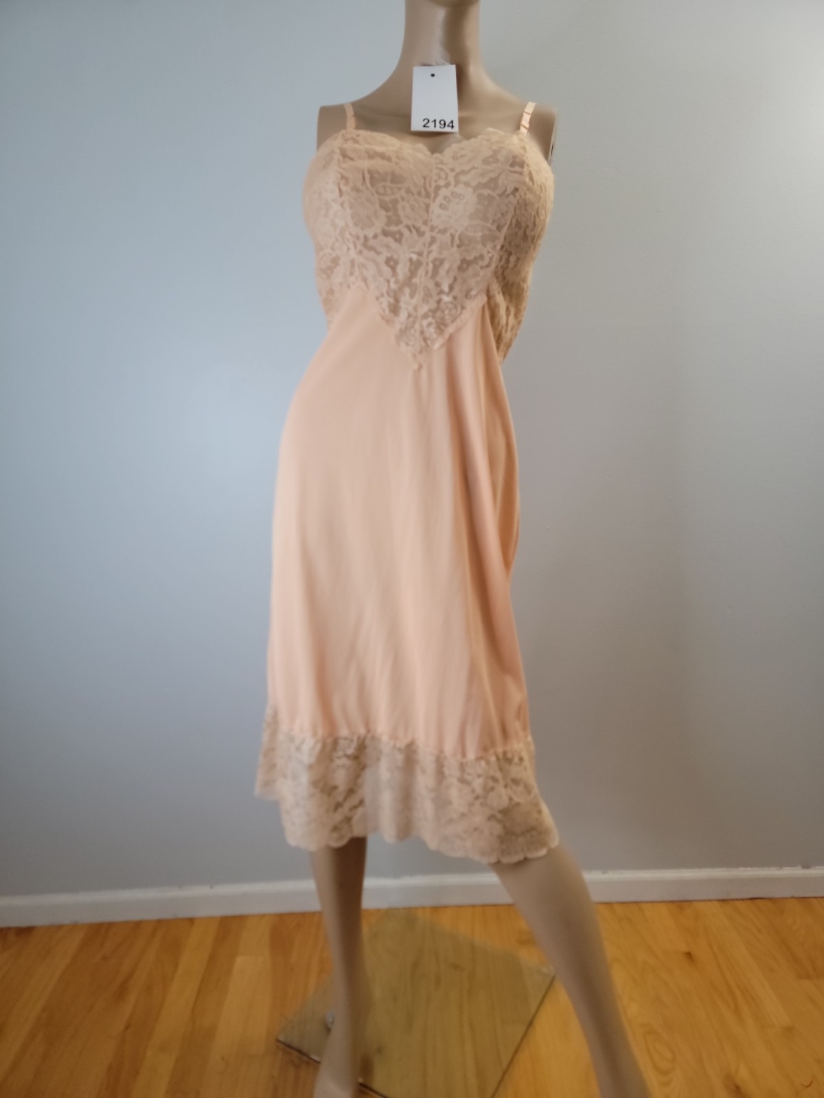 Vintage Vanity Fair Tricot Nylon Blush Full Slip Lace Detail Size 34