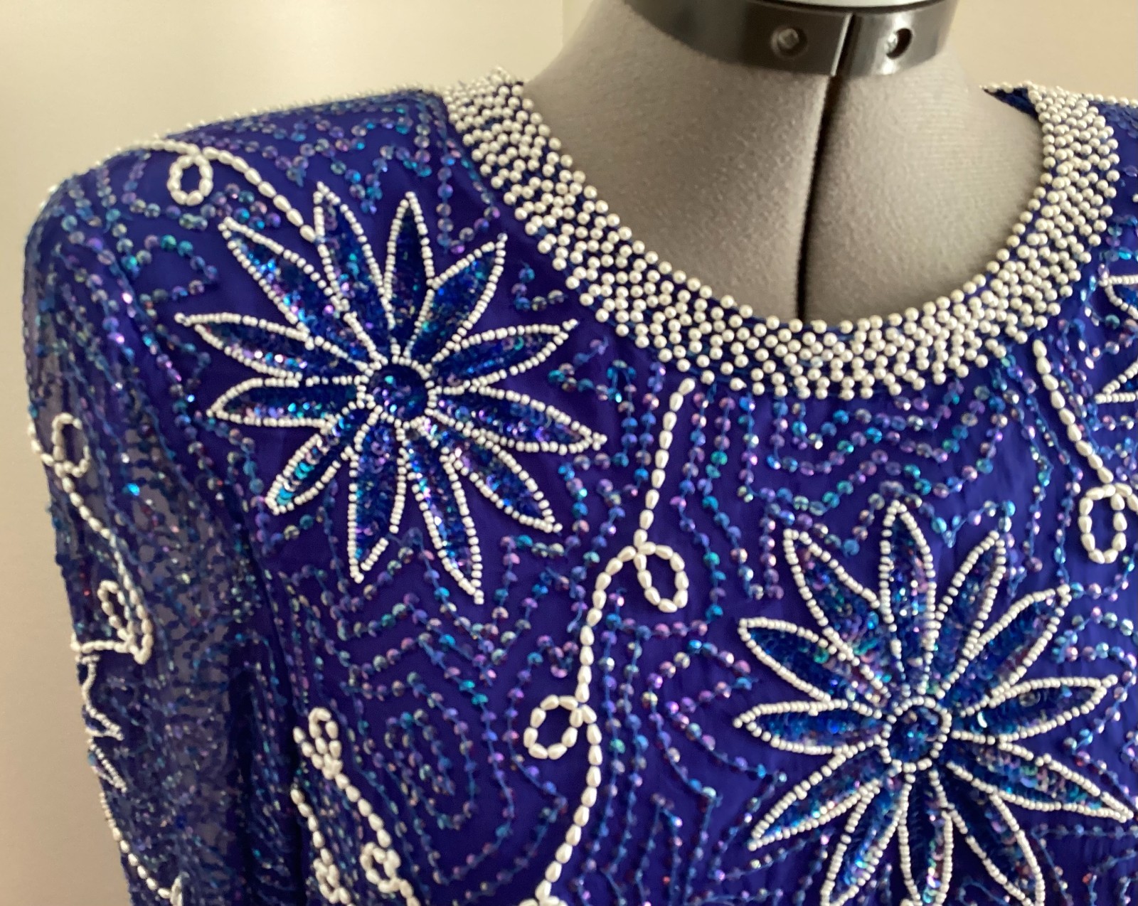 VTG Avalon sequin beaded long sleeve top blue white floral lined silk Large