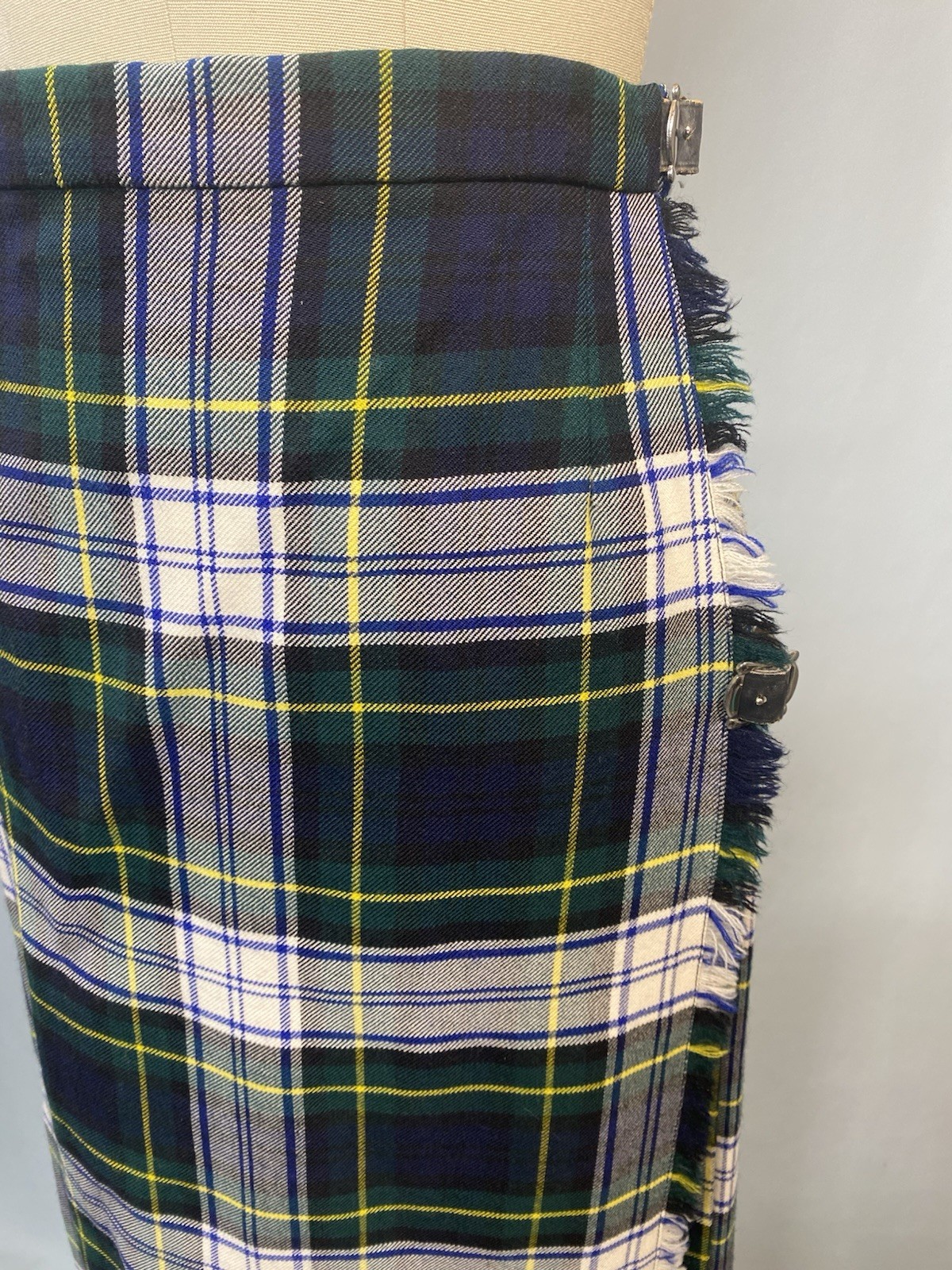 Vintage Tartan Skirt SIZE SMALL 8 plaid blue green kilt buckle midi pleated