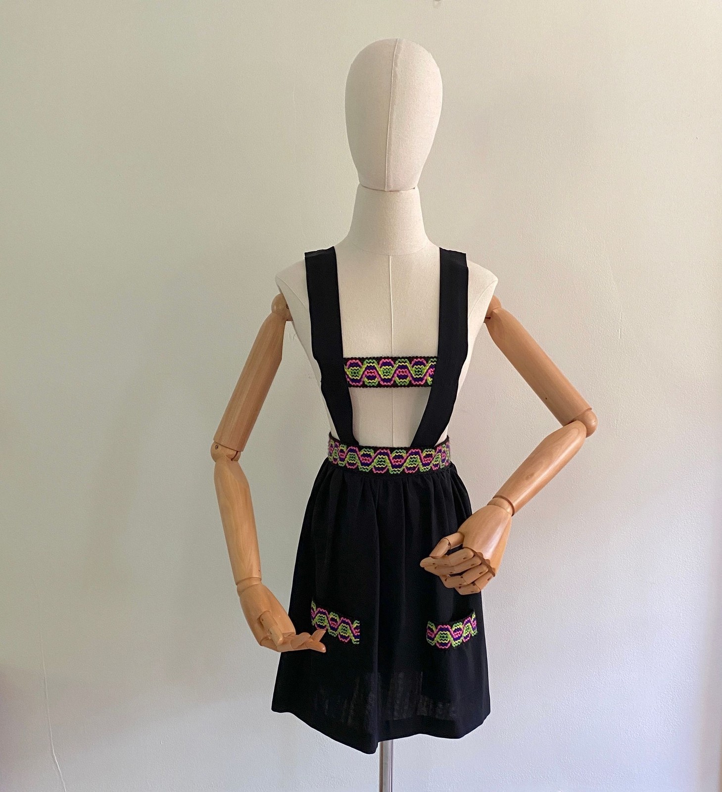 60s overall skirt / 1960s mod jumper / black vintage pinafore school girl skirt