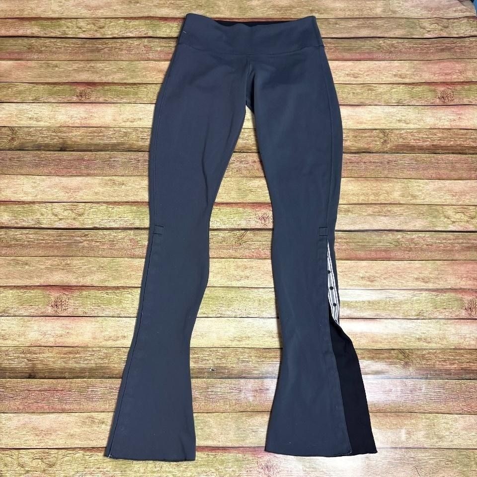 Unique Vintage Lululemon reversible Groove pants black/gray snap. Item 435