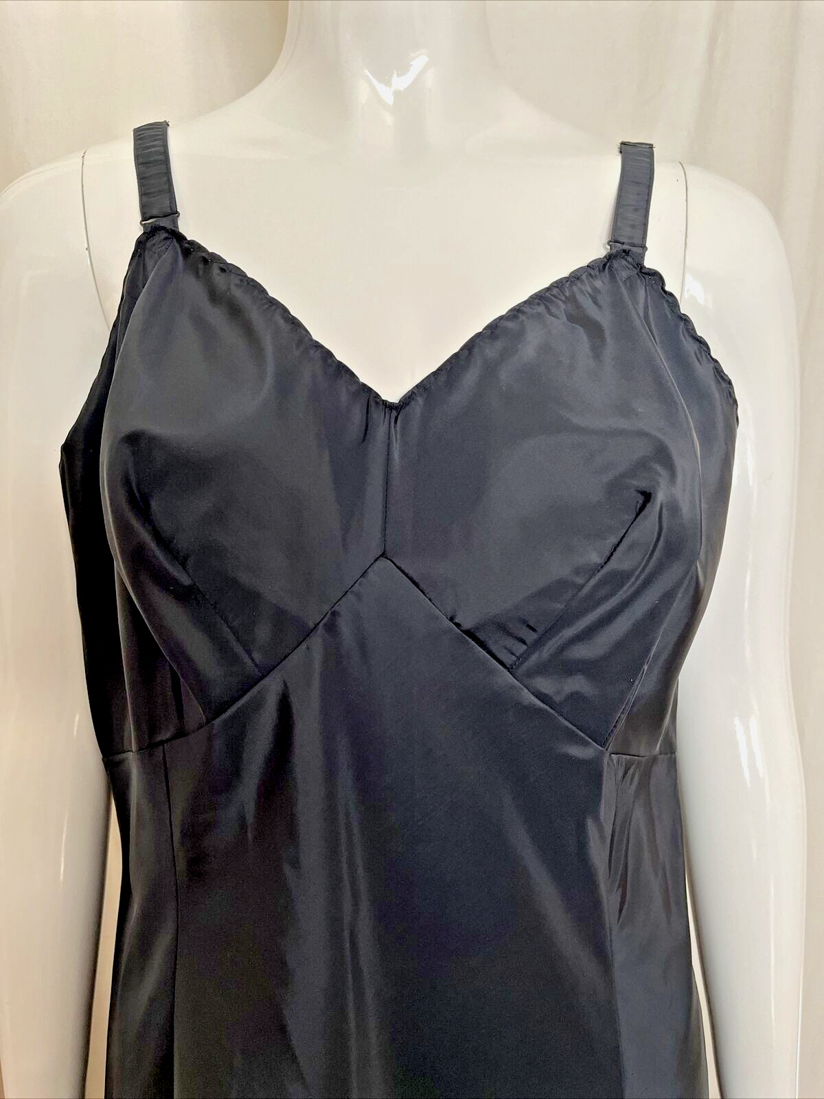 Rustly Slippery Taffeta Black Slip Vintage Sz. 38 Wonder Maid Molded Magic~Sheen