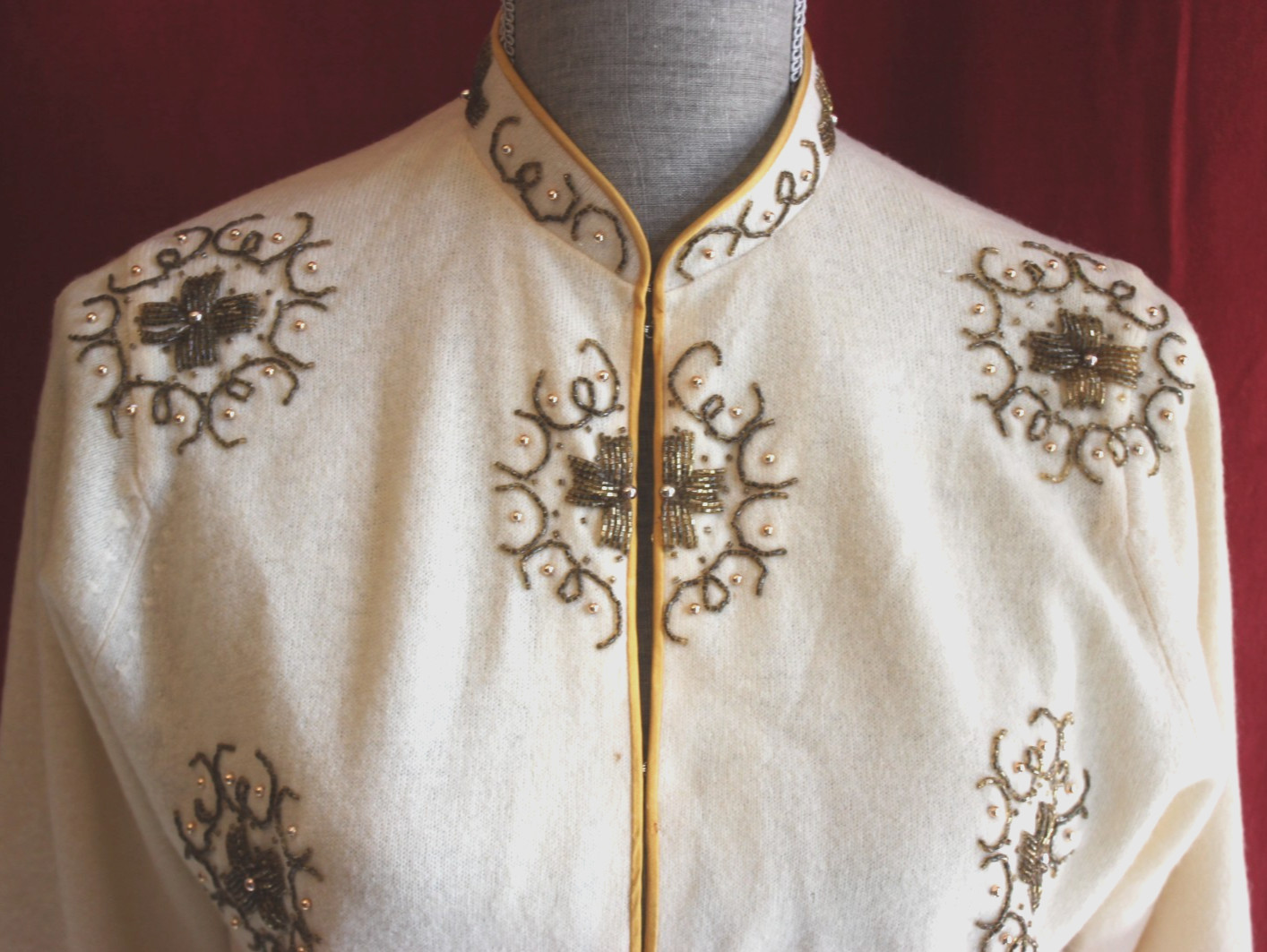 Vtg 60s Beaded Sweater Cardigan Mandarin Collar sz 4 Ivory Gold Bronze has flaws