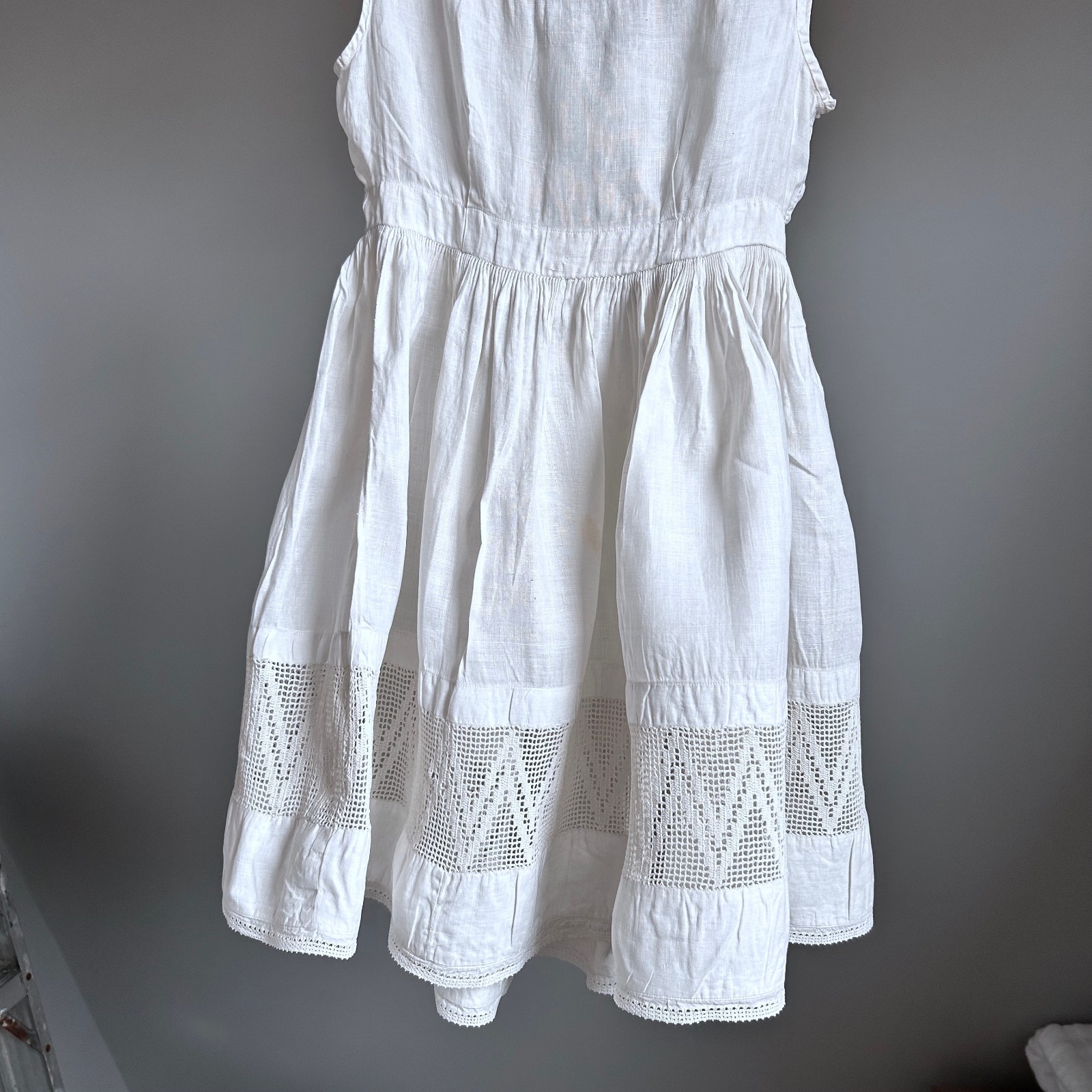 Antique 1890s 1900s Edwardian Girls Linen Dress Crochet Lace Trim 25 Bust