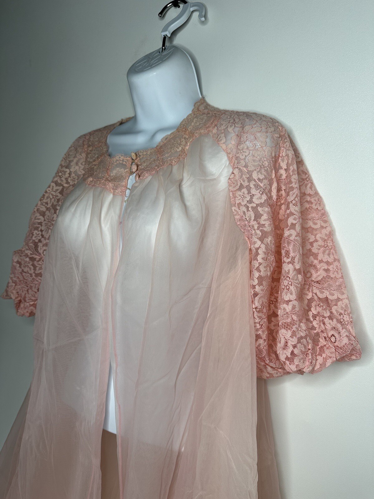 1960’s Womens Sheer Pink Nylon Lace Chiffon Robe
