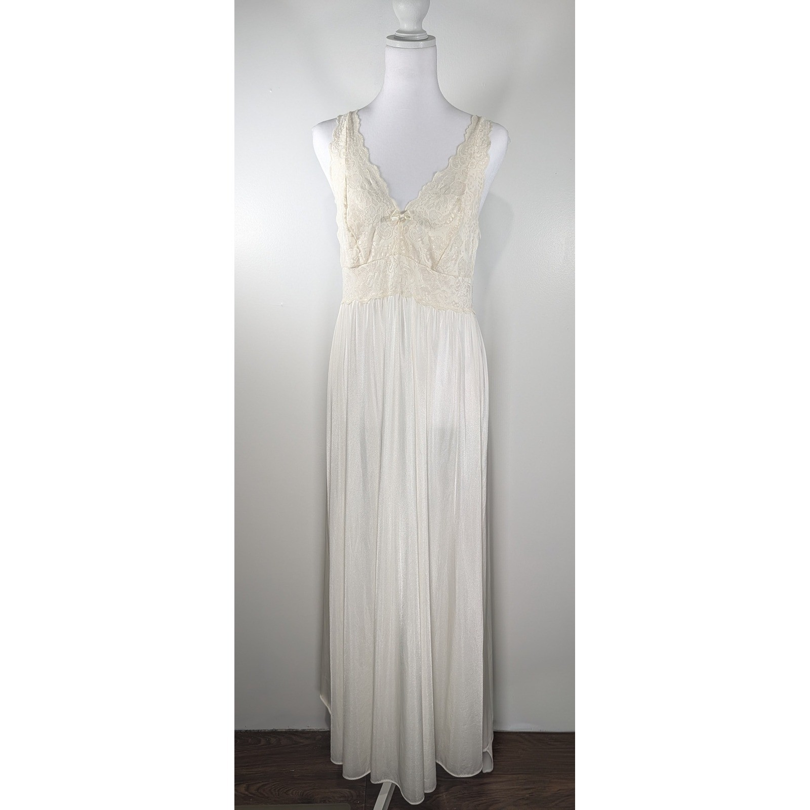 Vintage Shadowline Ivory Nylon Lace Full Length Nightgown Sleeveless Maxi Gown M