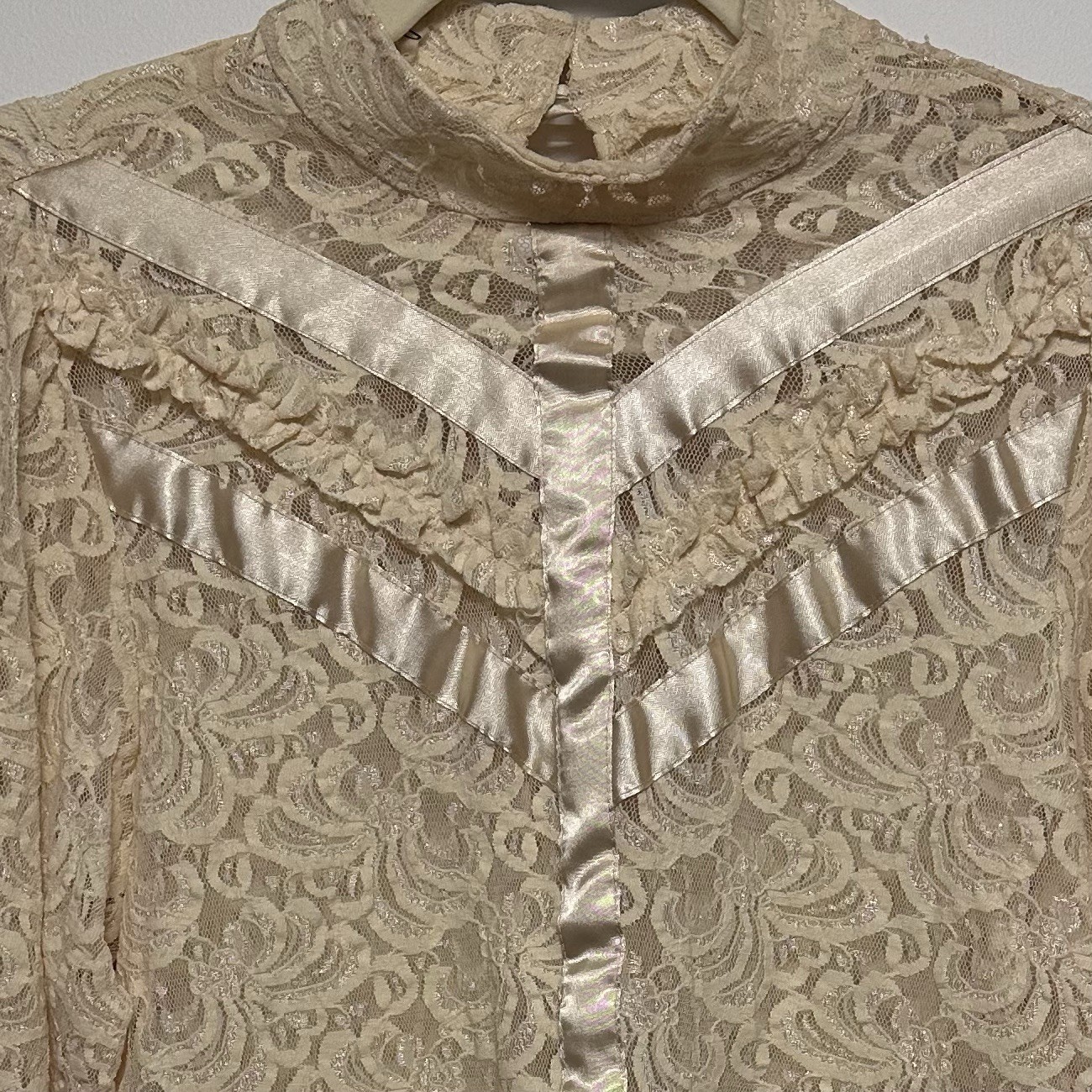 Vtg 80’s Style Victorian Lace Ribbon Blouse Pearl Button High Neck Peplum Top