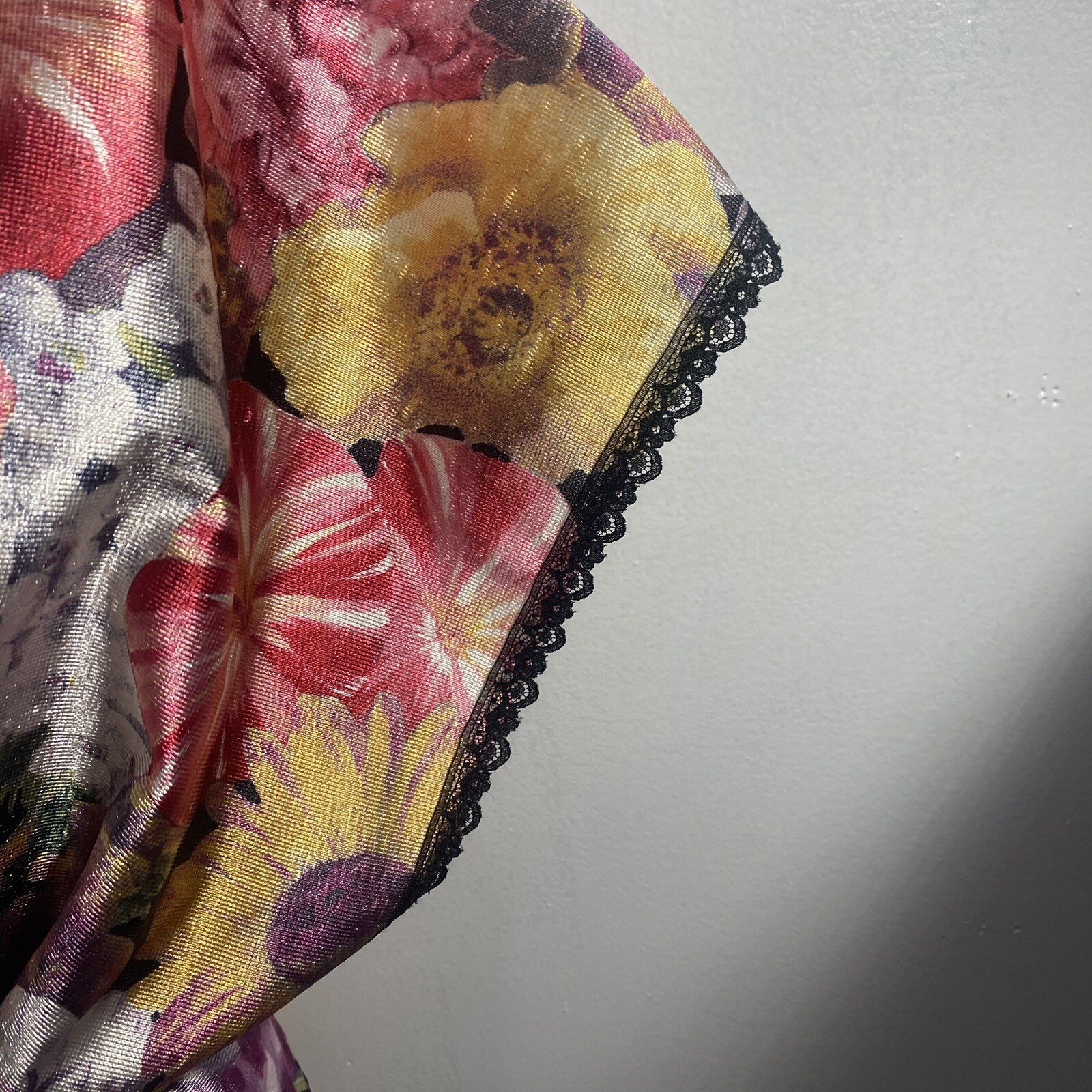 Vtg Floral Satin Kimono Robe Womans Sz Med Lace Trim Sash Feather Bed Intamate