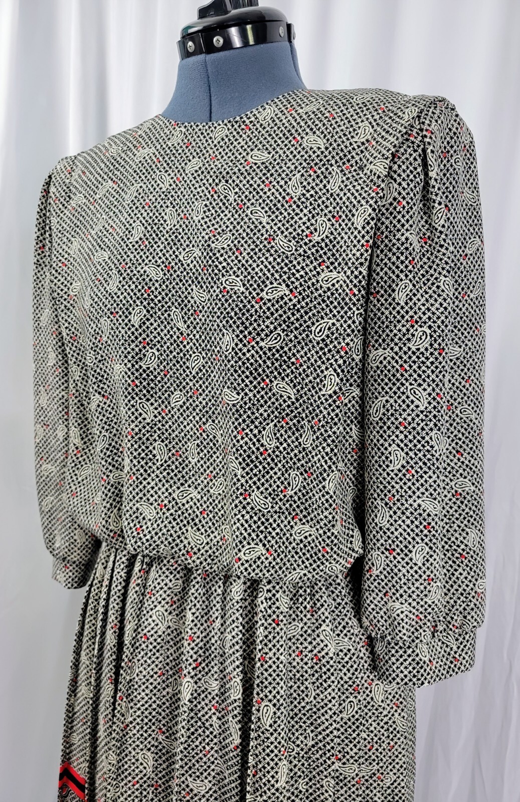 Vtg VLP Petites Cream & Black Patterned Dress w Red Acc & Border Trim Size 12