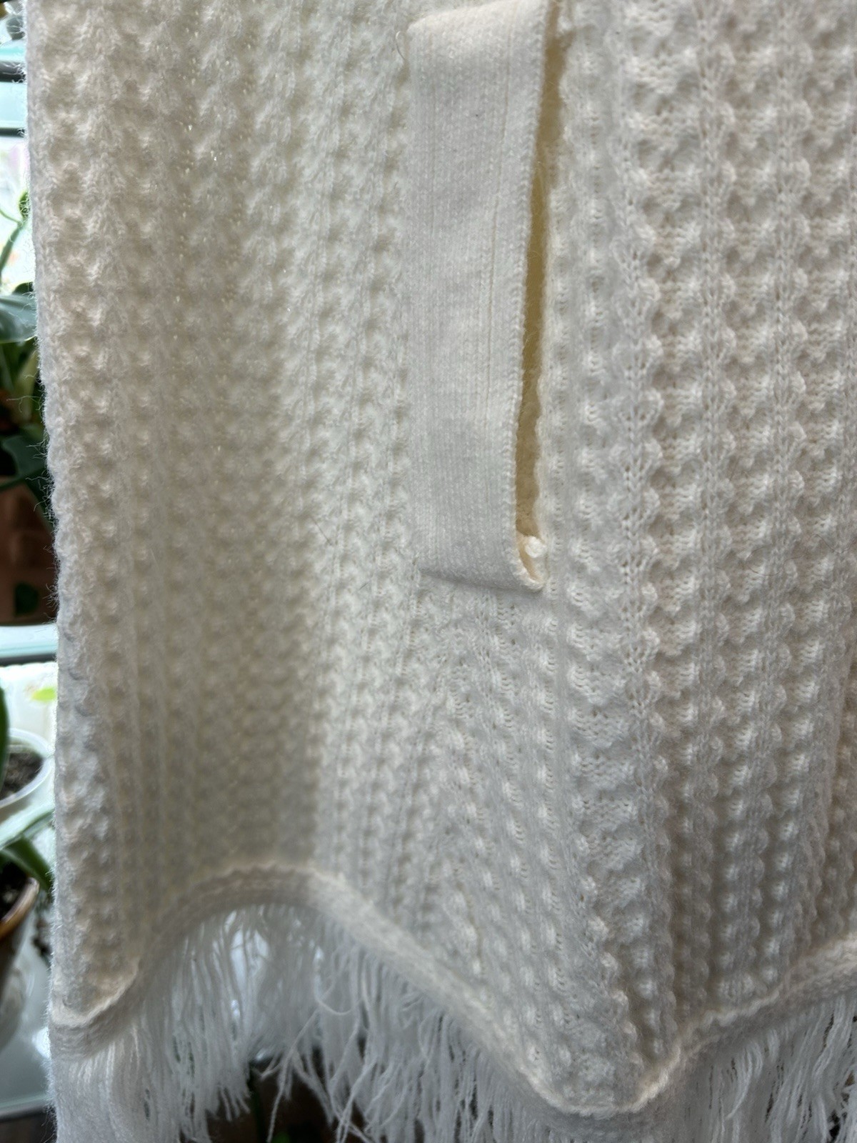 VTG Women’s Fashioned 100% Turbo Orlon Acrylic White Fringed Button Shawl Cape