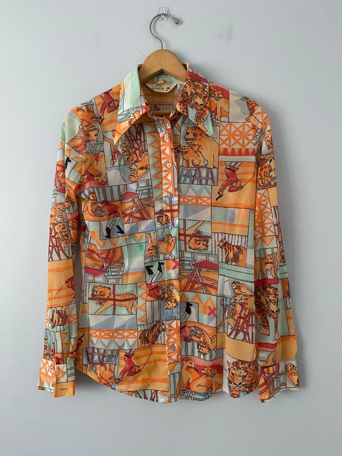 Vintage Lion Tamer Circus Theme Women’s Size S/M Novelty Print Button Down Shirt