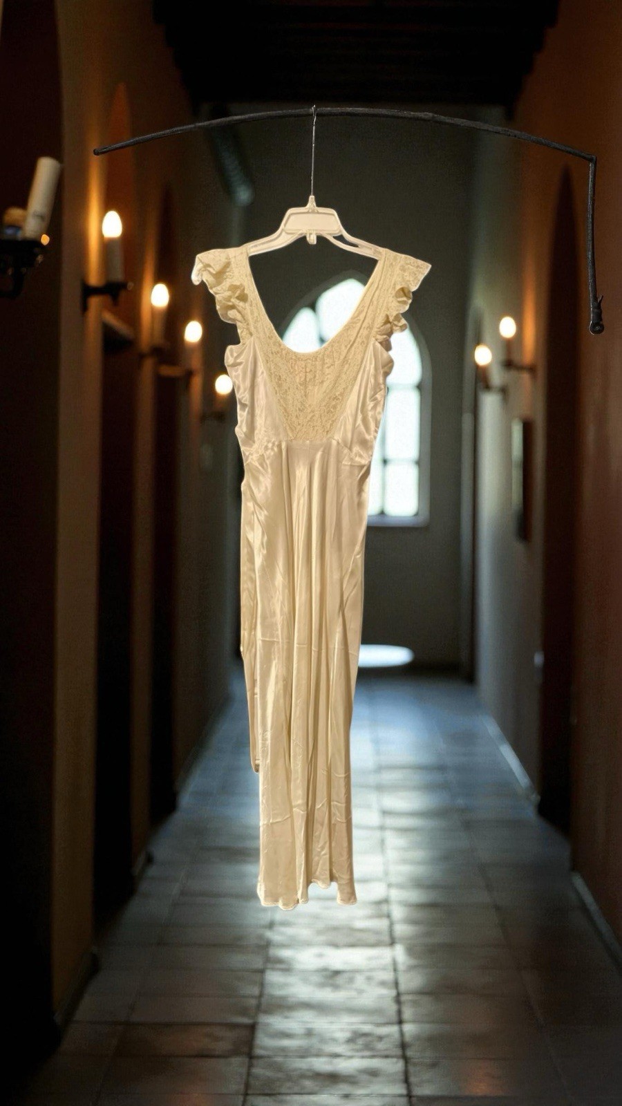 Amazing 1940’s Cream Colored Sexy Peignoir Robe Honeymoon Set Ruffles Lace