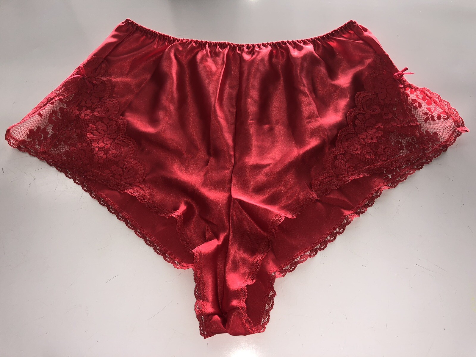 Maidenform Chantilly Charmeuse Satin & Lace Flutter Tap Panties Vintage M/7 Red