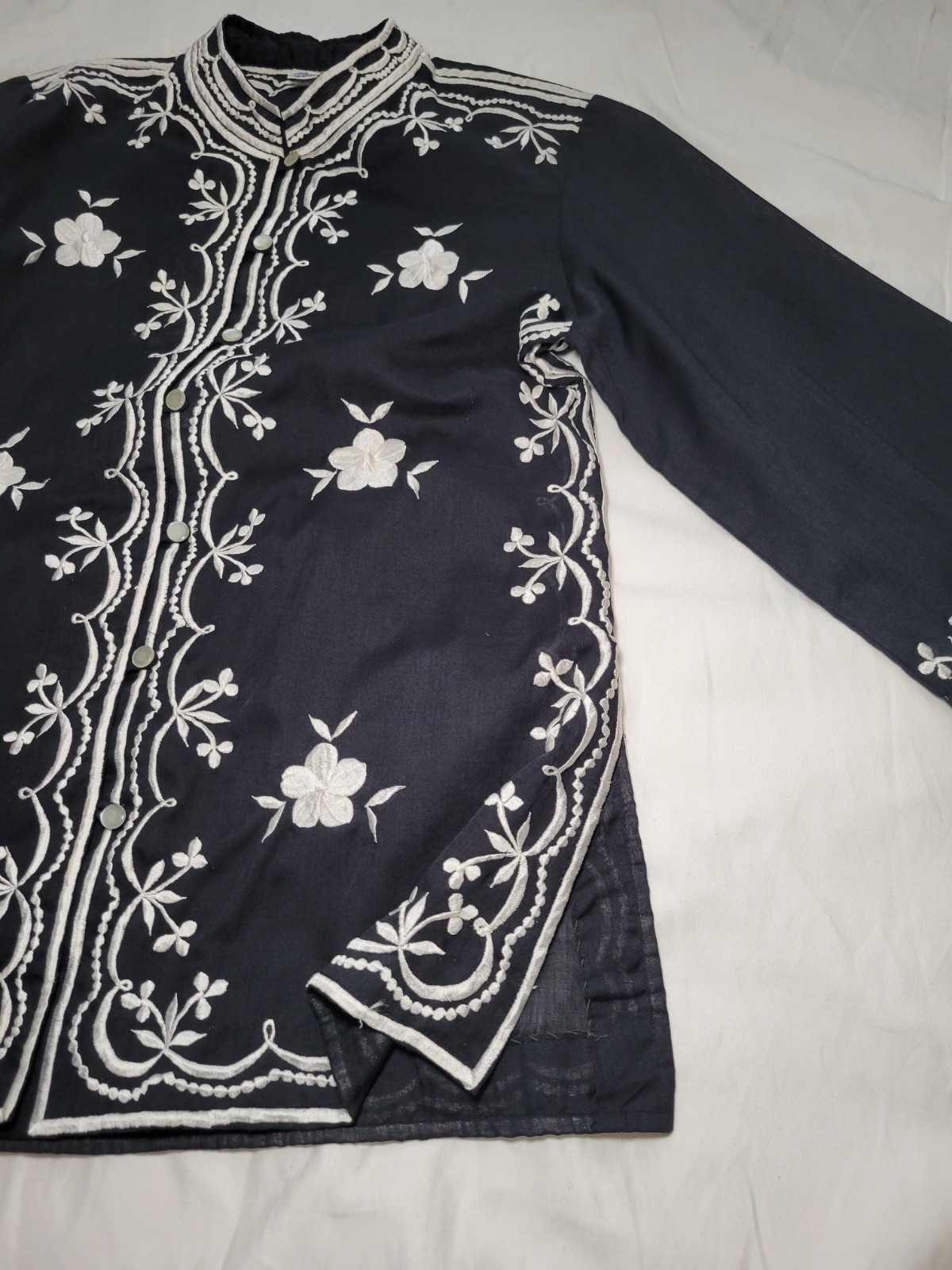 VTG Chuchi Embroidered Kaftan M Top Black Floral