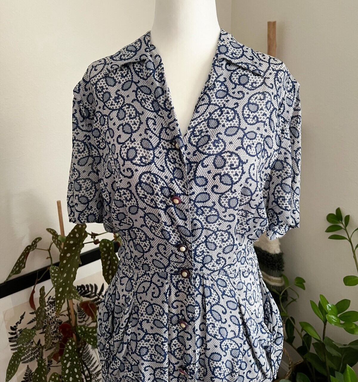 Vintage 40s Blue 1940s Women’s Patterned Rayon Button Swing Day Dress