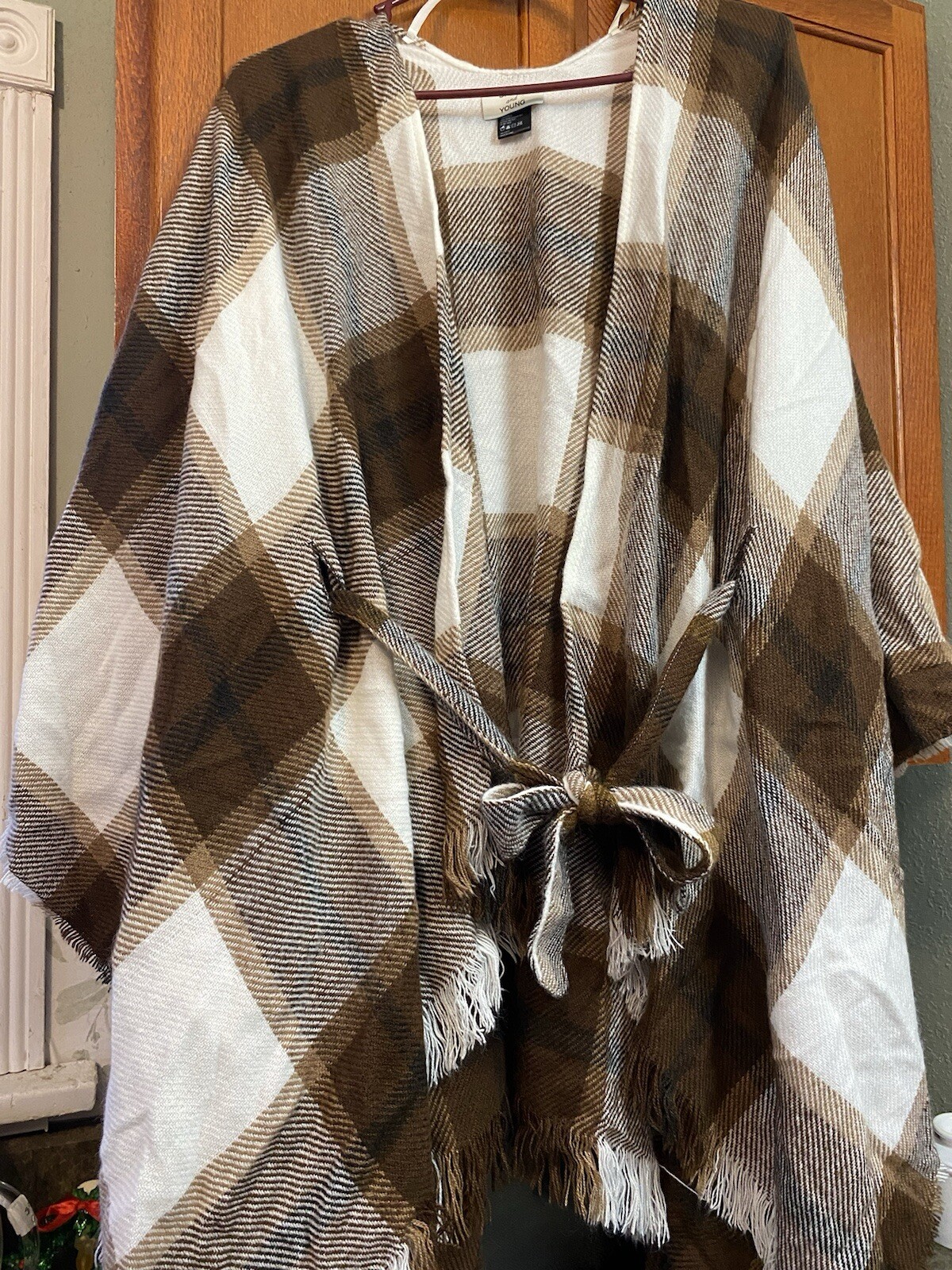 David And Young Women’s One Size Plaid Belted Poncho Shawl Wrap Fringe Soft Boho