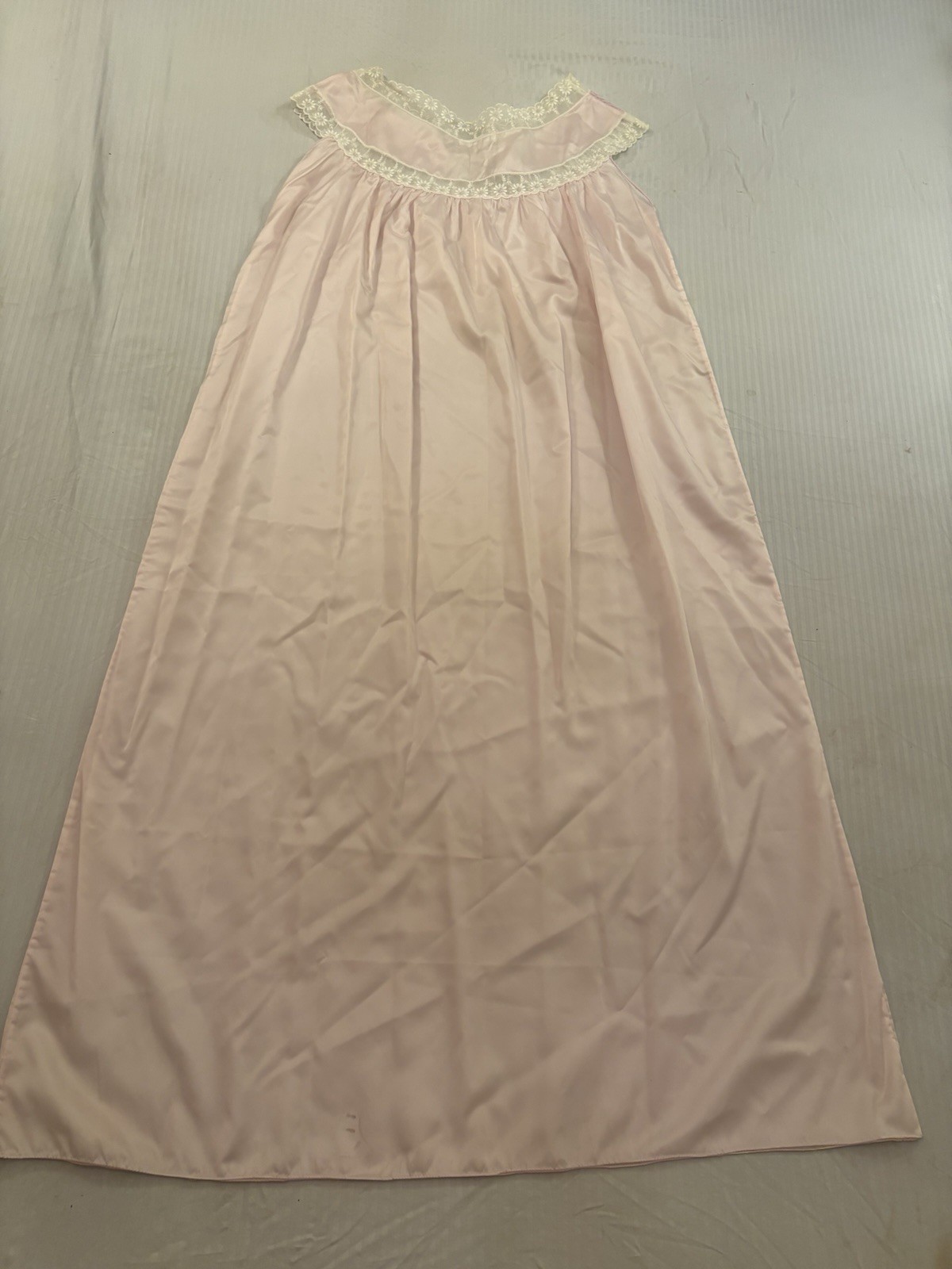 Vintage Italian Nightgown Housecoat Pale Lilac Lace Made in Italy