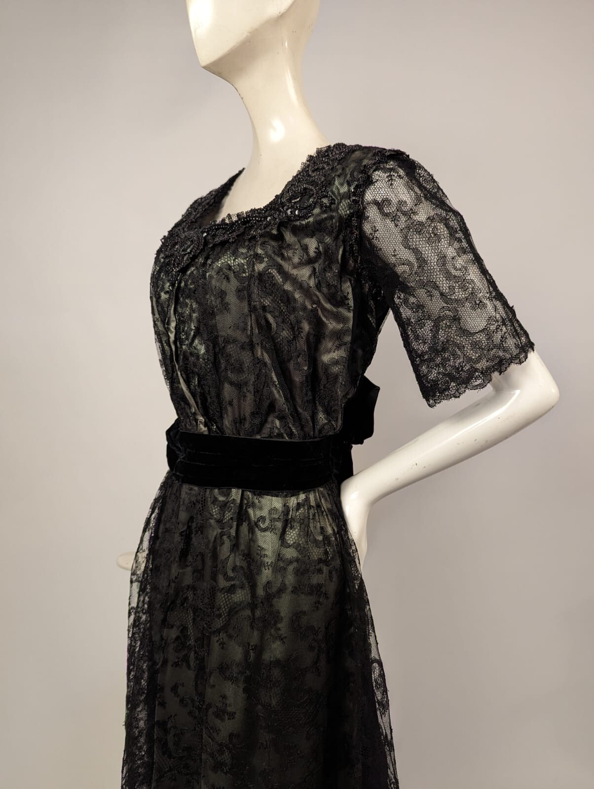 EDWARDIAN BLACK CHANTILLY LACE PARTY DRESS W SEQUINS + JET BEADS
