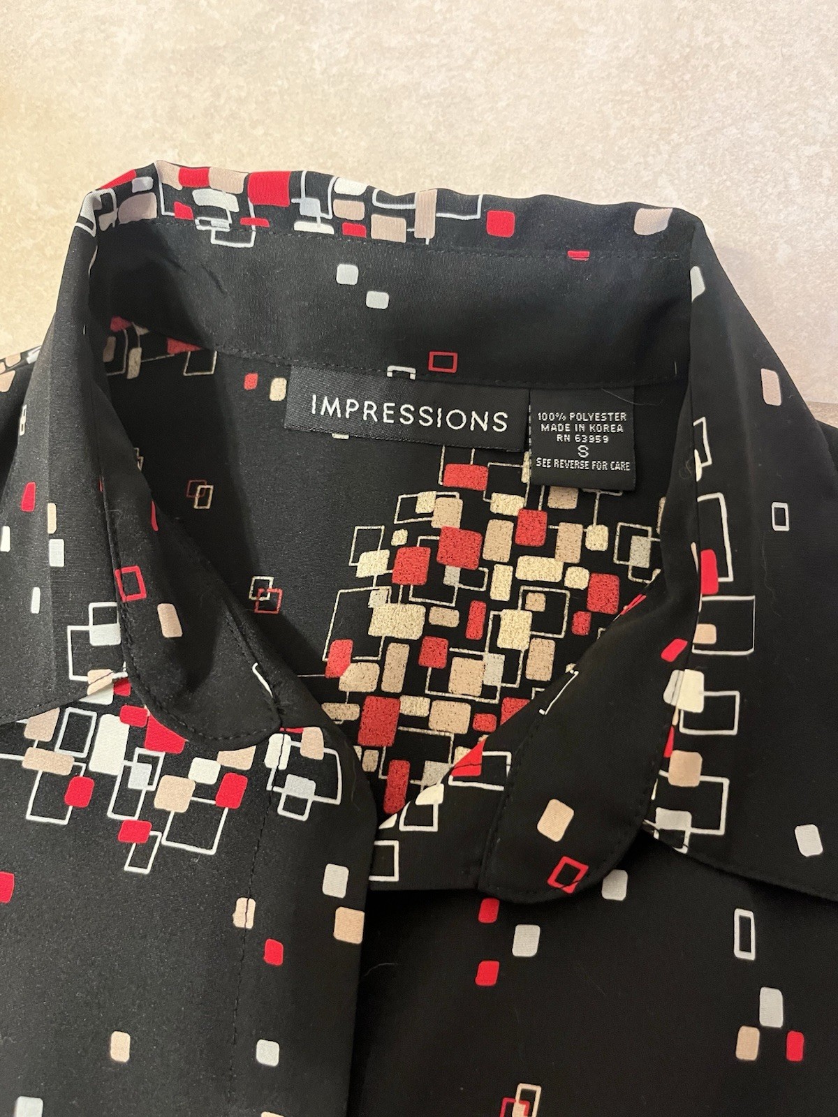 0023 Impressions VTG Women’s Black Top With Geometric Confetti Print Pattern S