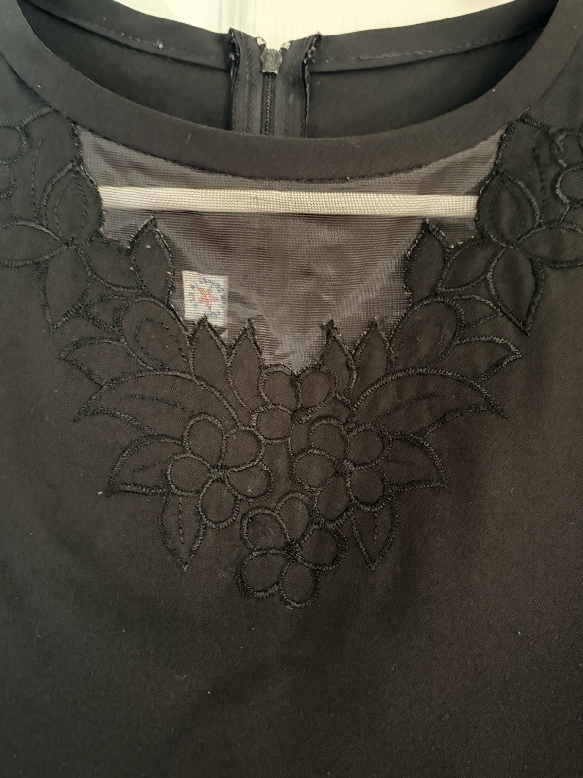 Vtg Donovan-Galvani Of Dallas M Black Silky Top/Sheer Neck/Embroidery/ Back Zip
