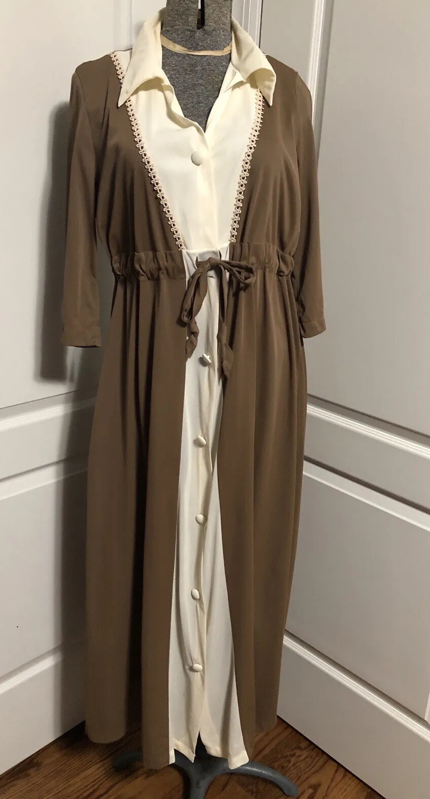 Vintage Nylon Loungewear Robe Brown Cream Nylon 60s 70s Boho Neutrals