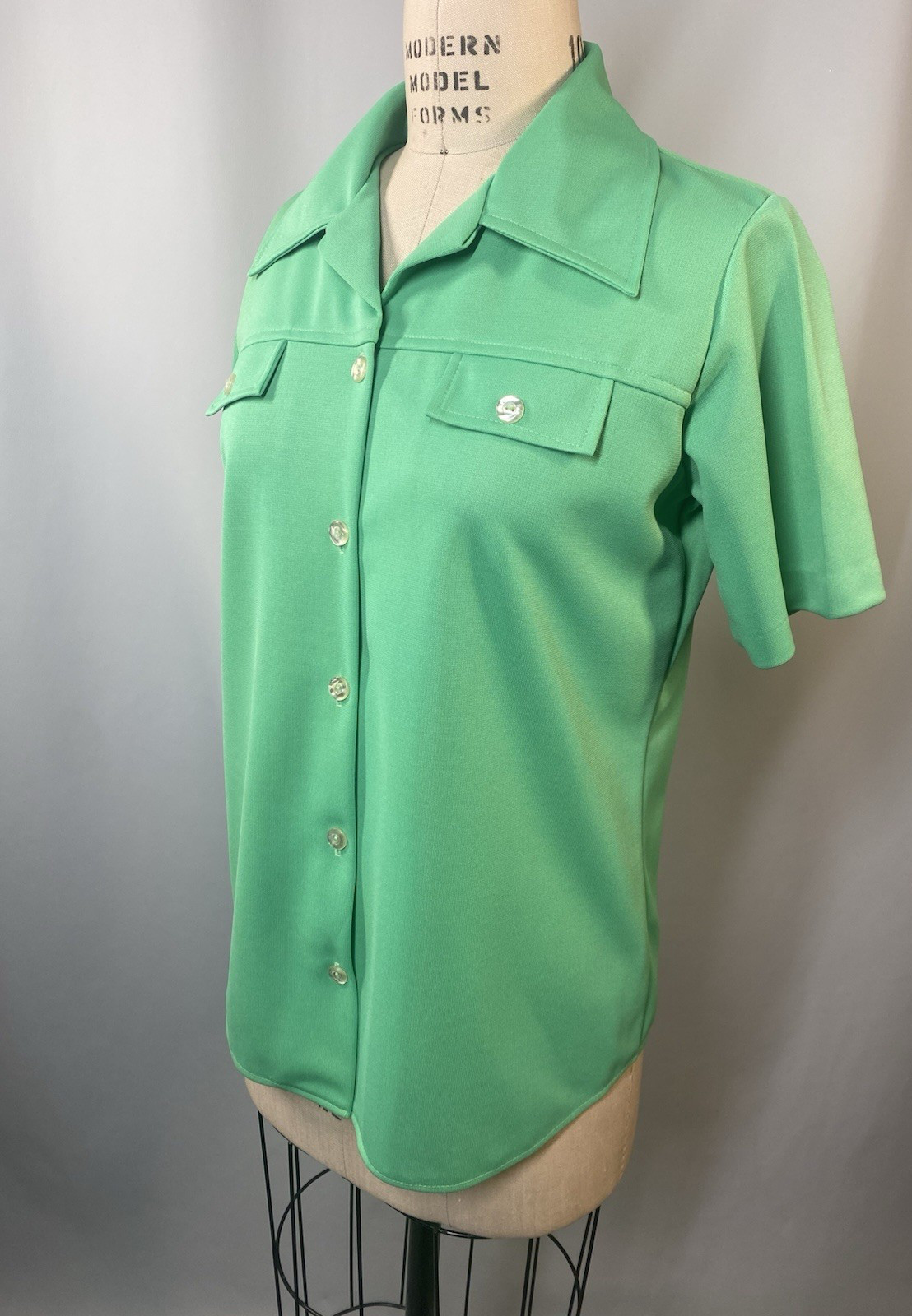 Women’s Vintage Top SIZE LARGE green short sleeve 60s 60s point collar