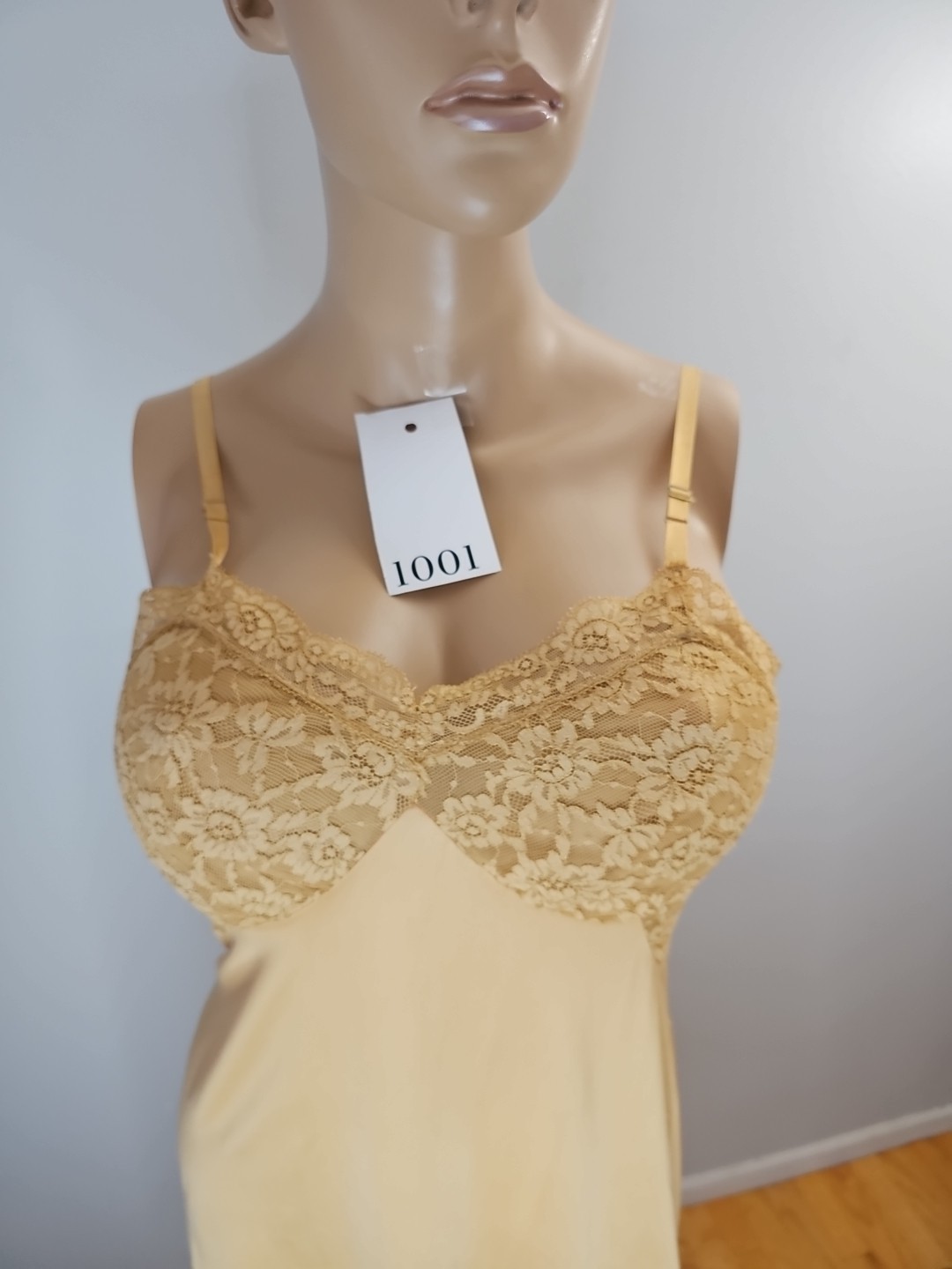 Vintage Vanity Fair Tricot Nylon Gold Full Slip Lace Detail Size 34