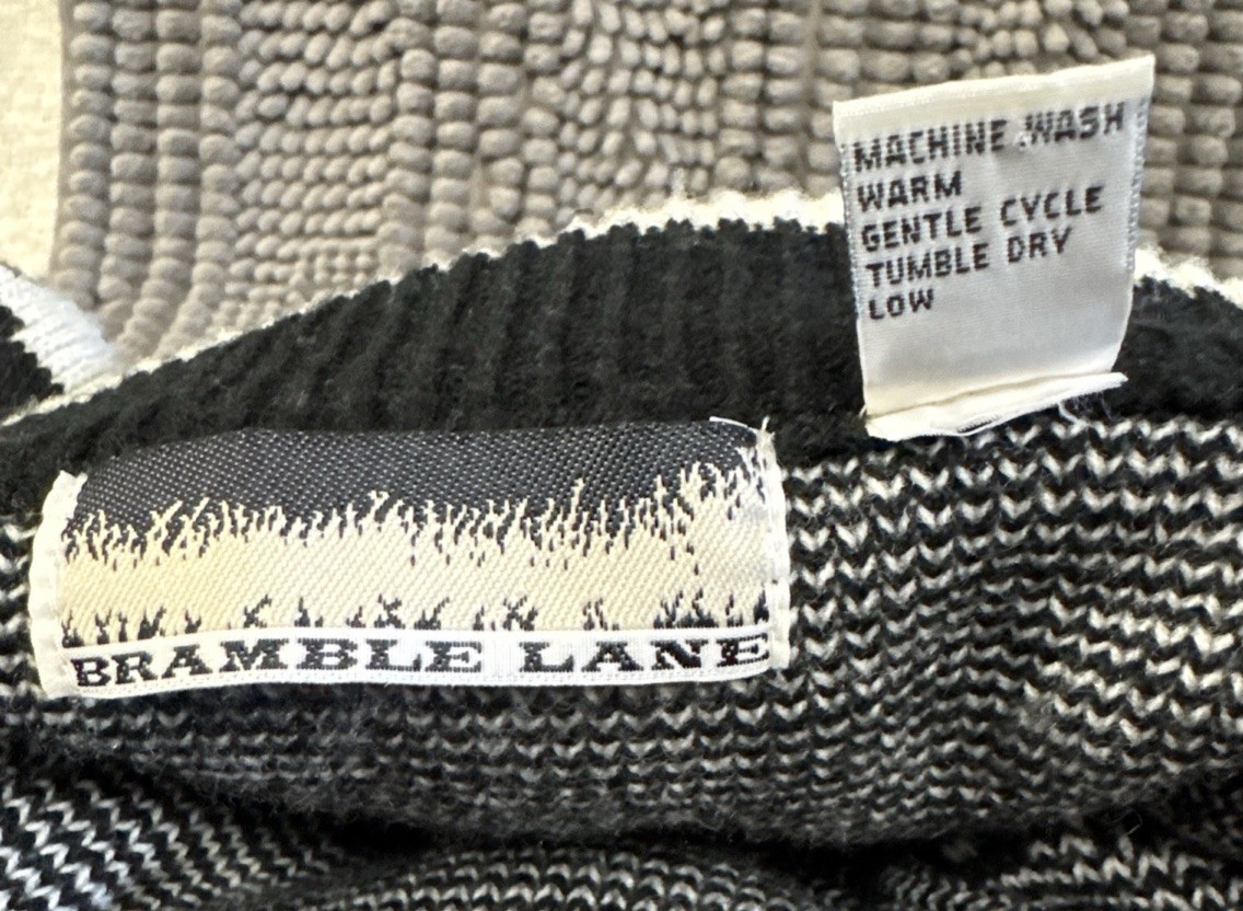Vintage – 80s Bramble Lane – Graphic Sweater – Black/ White Mock Neck – Medium