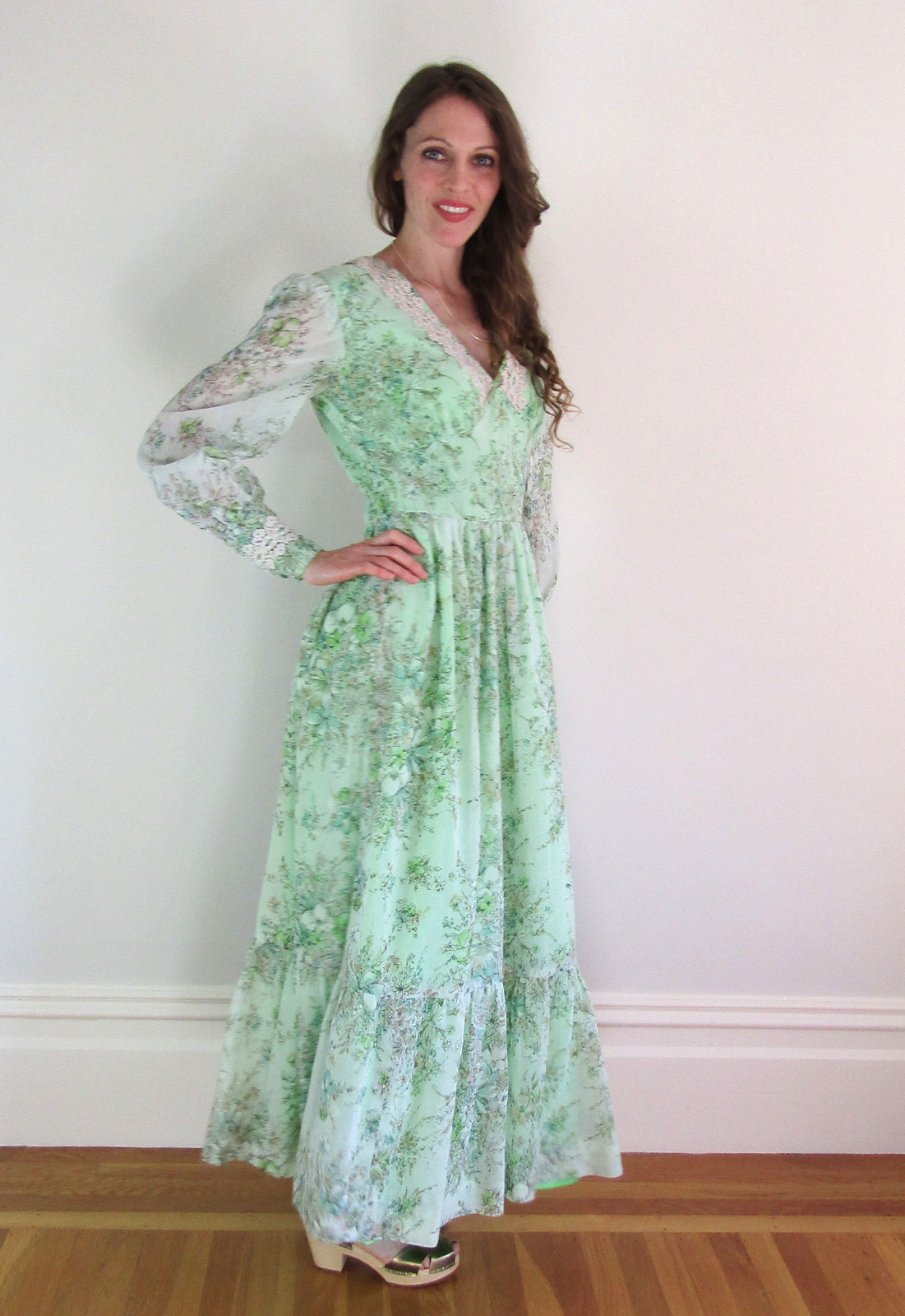 Vtg 70s VICTORIAN PRAIRIE DRESS green maxi FLORAL LACE FESTIVAL