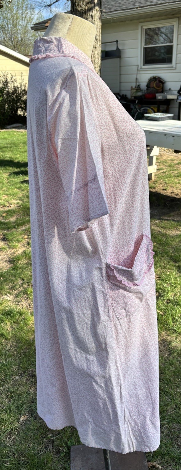 VTG 1950s House Dress Wife Pink COTTON Button Pocket Lace XL 42x42x48 43″Long