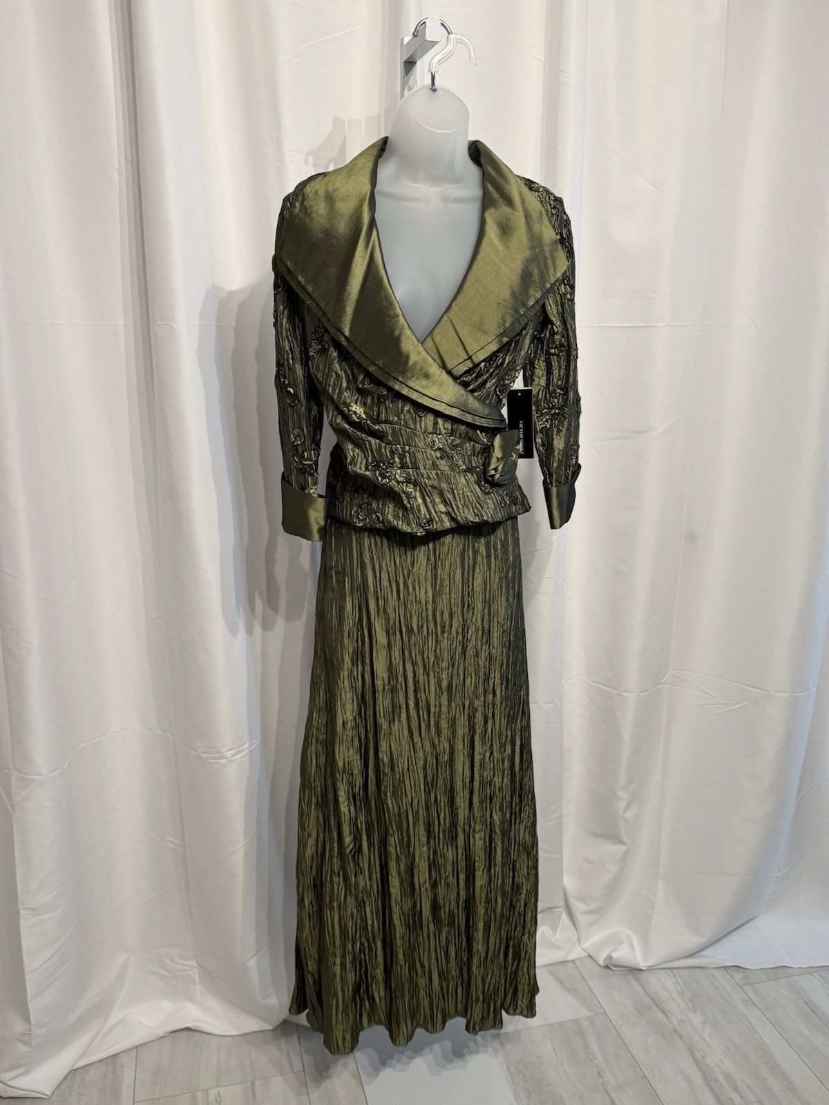 Vintage Victor Costa Women’s Green Floral Crinkle Jacket & Skirt Set Size 6 NWT
