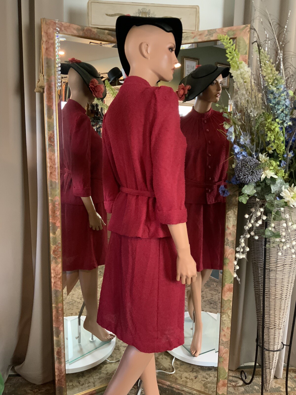 Leslie Pomer Vintage 1960s Red Boucle Belted 2 Piece Skirt & Top Suit Sz 10