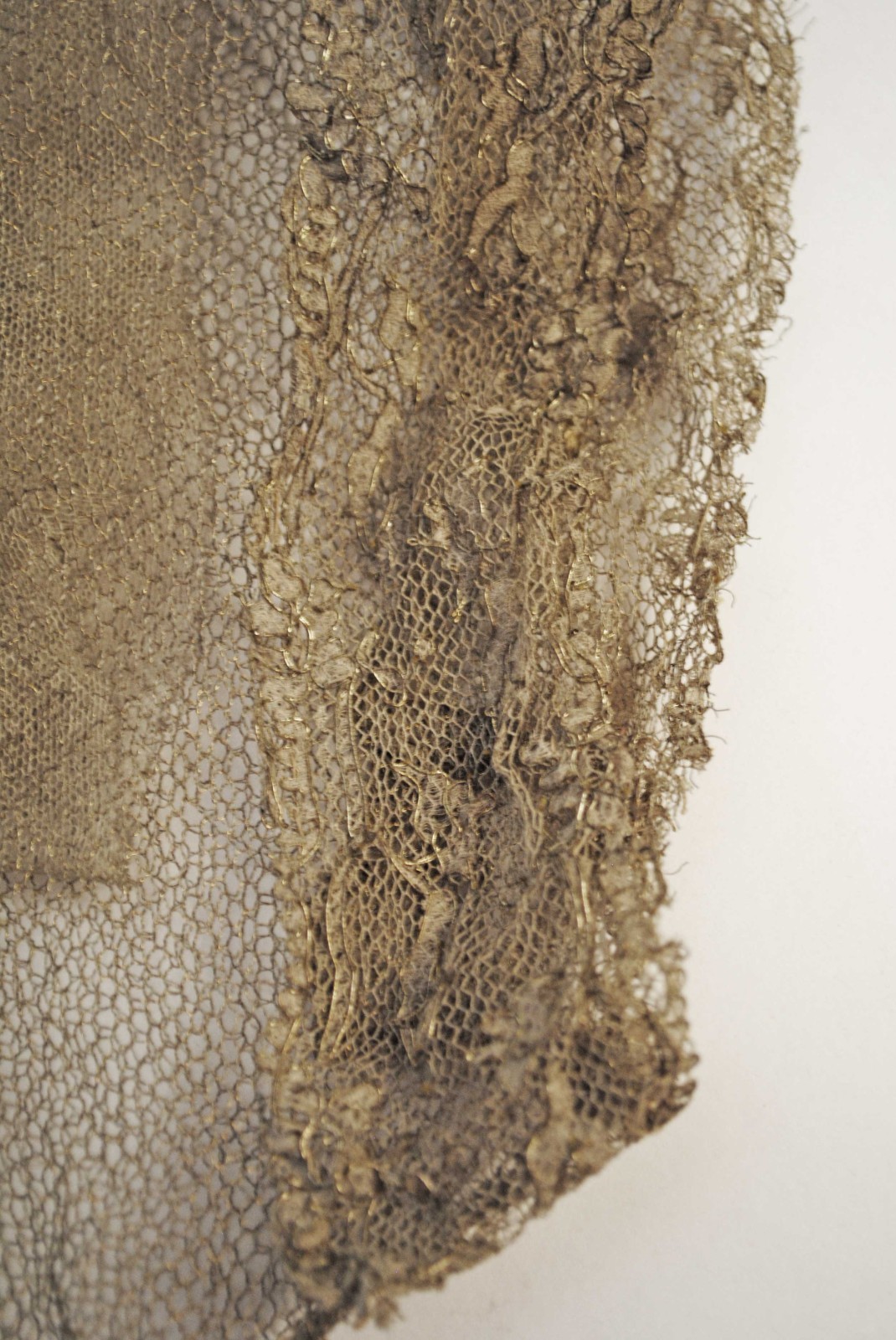FLAPPER SILK SATIN EVENING DRESS, 1920s, METALLIC LACE TRIM AND NETTING