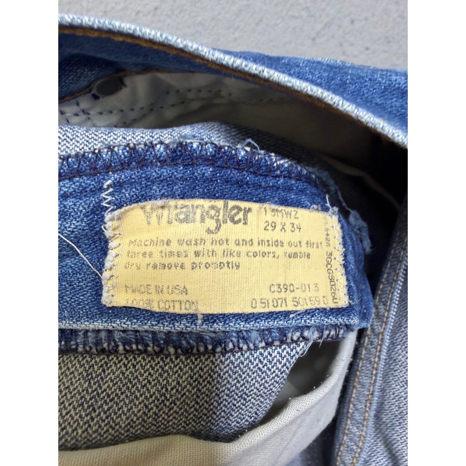 Wrangler Jeans Women 29×34 13MWZ Cowboy Cut Vintage 90s Made in USA Distressed