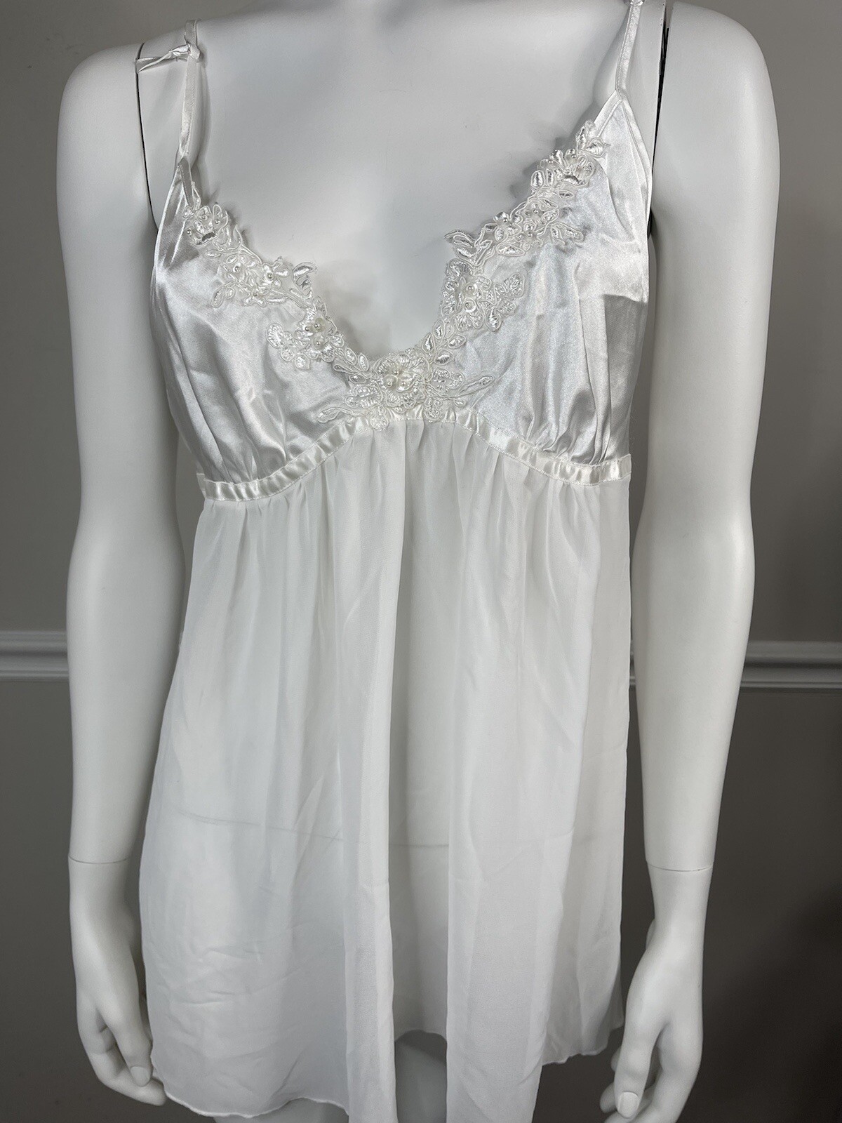 Vintage Women’s L Linea Donatella White bridal beaded chemise nightgown