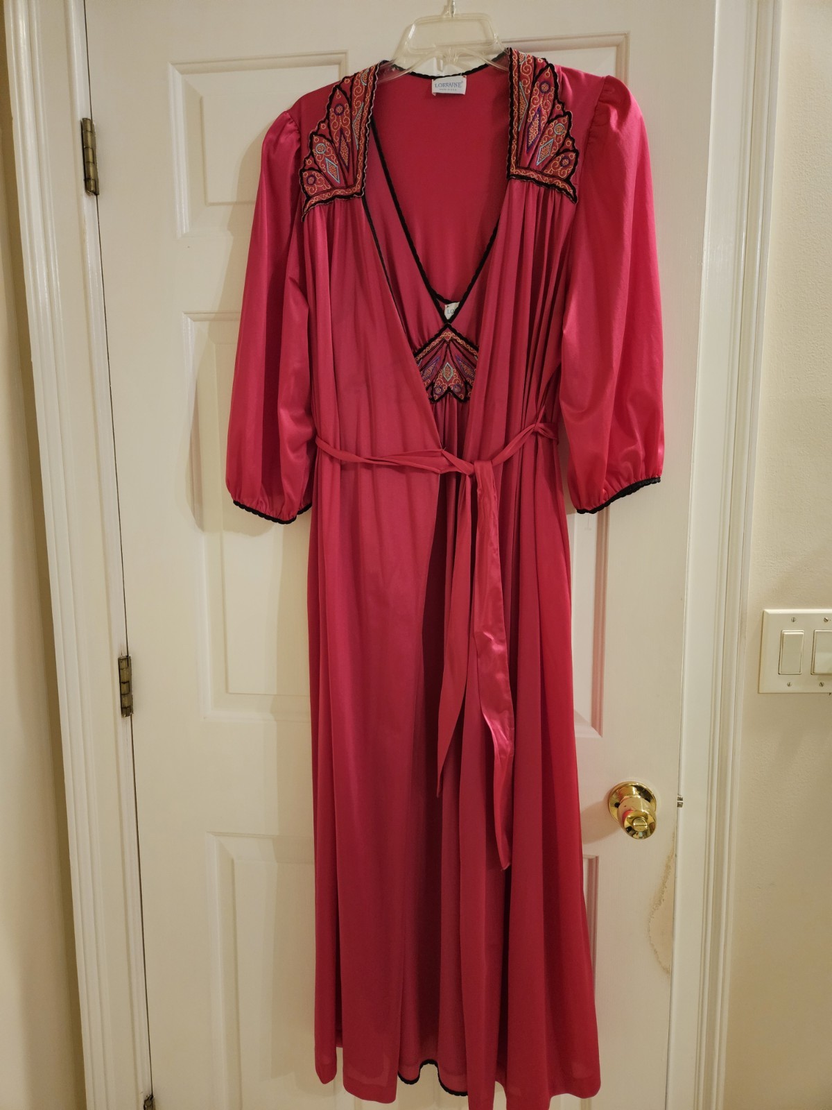 2 Pc Vtg Lorraine Womens Size M Pink/Red Nylon Embroidered Nightgown & Robe Set