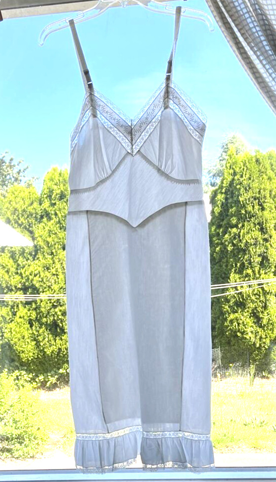 Vintage Realsilk Slip Sz.36/Small Ruffled Hem, lotsa Lace, Embroidery Very Fem.