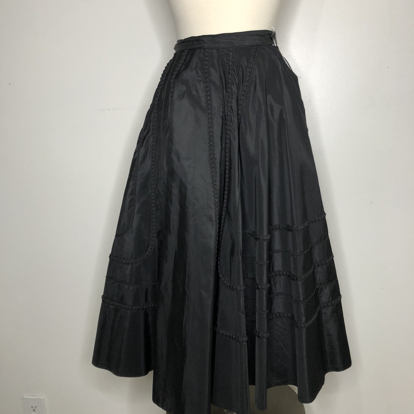 Vintage 1950 Rockabilly Verida Black Tafetta Full Circle Skirt 28” waist