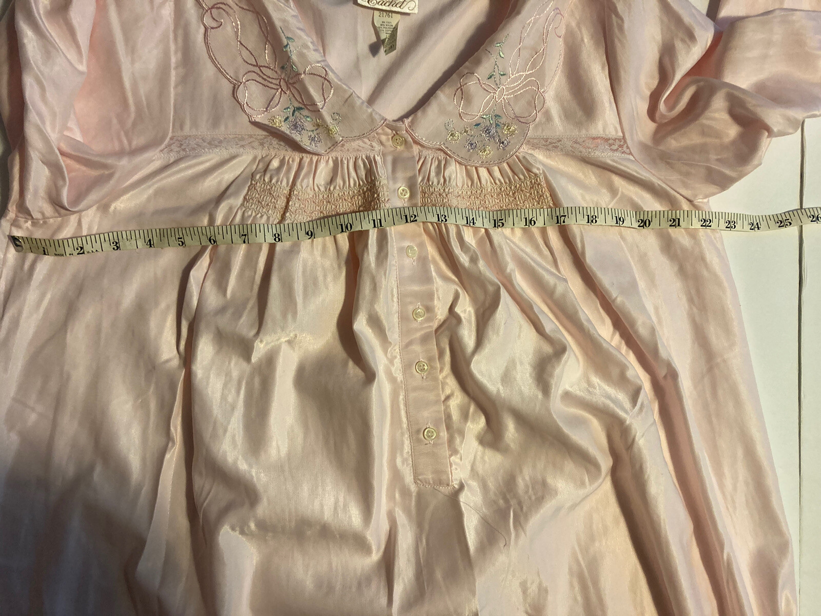 vtg cachet soft pink embroidered buttoned front shiny poly blend large nitegown