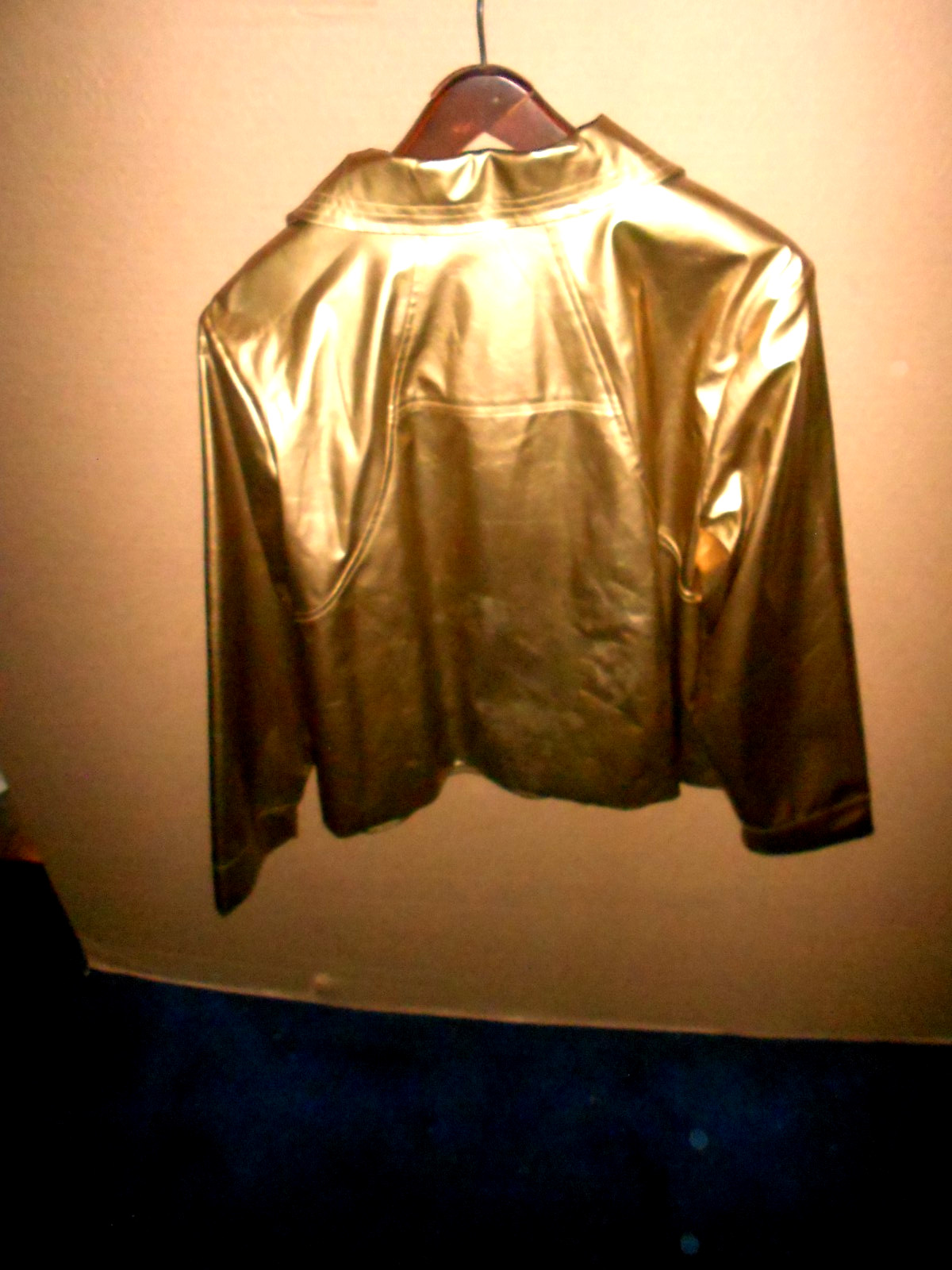 VINTAGE UNUSED SIZE XL LADIES SHINNY GOLD JACKET WITH TAGS BY STUDIO WORKS NEW!