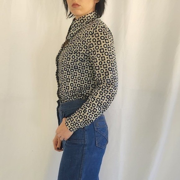 70s Gray and Blue Geometric Print Dagger Collar Shirt