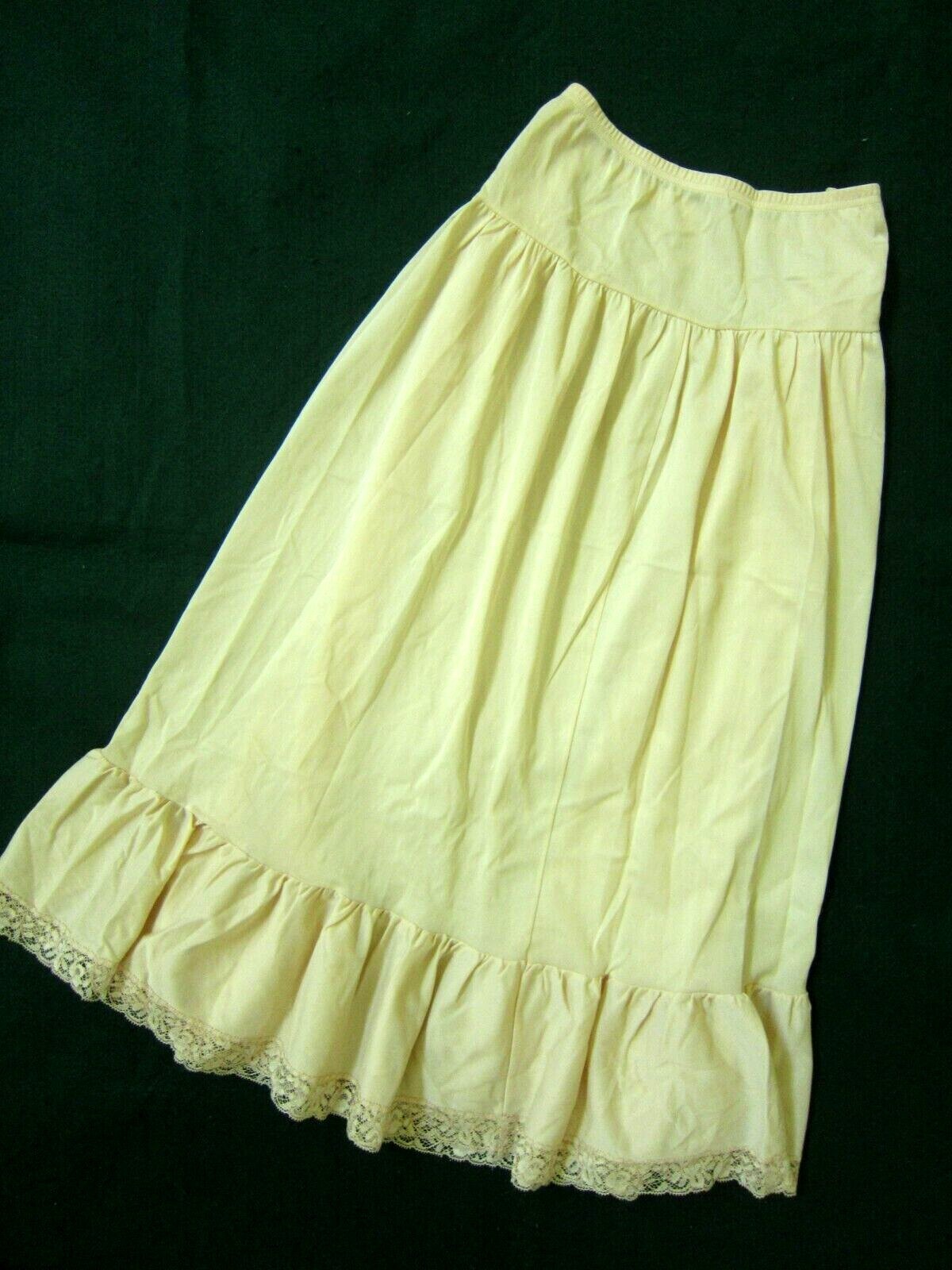 Vintage 70s VANITY FAIR NYLON Floral Lace Ruffle Chiffon Satin Silky Half Slip M