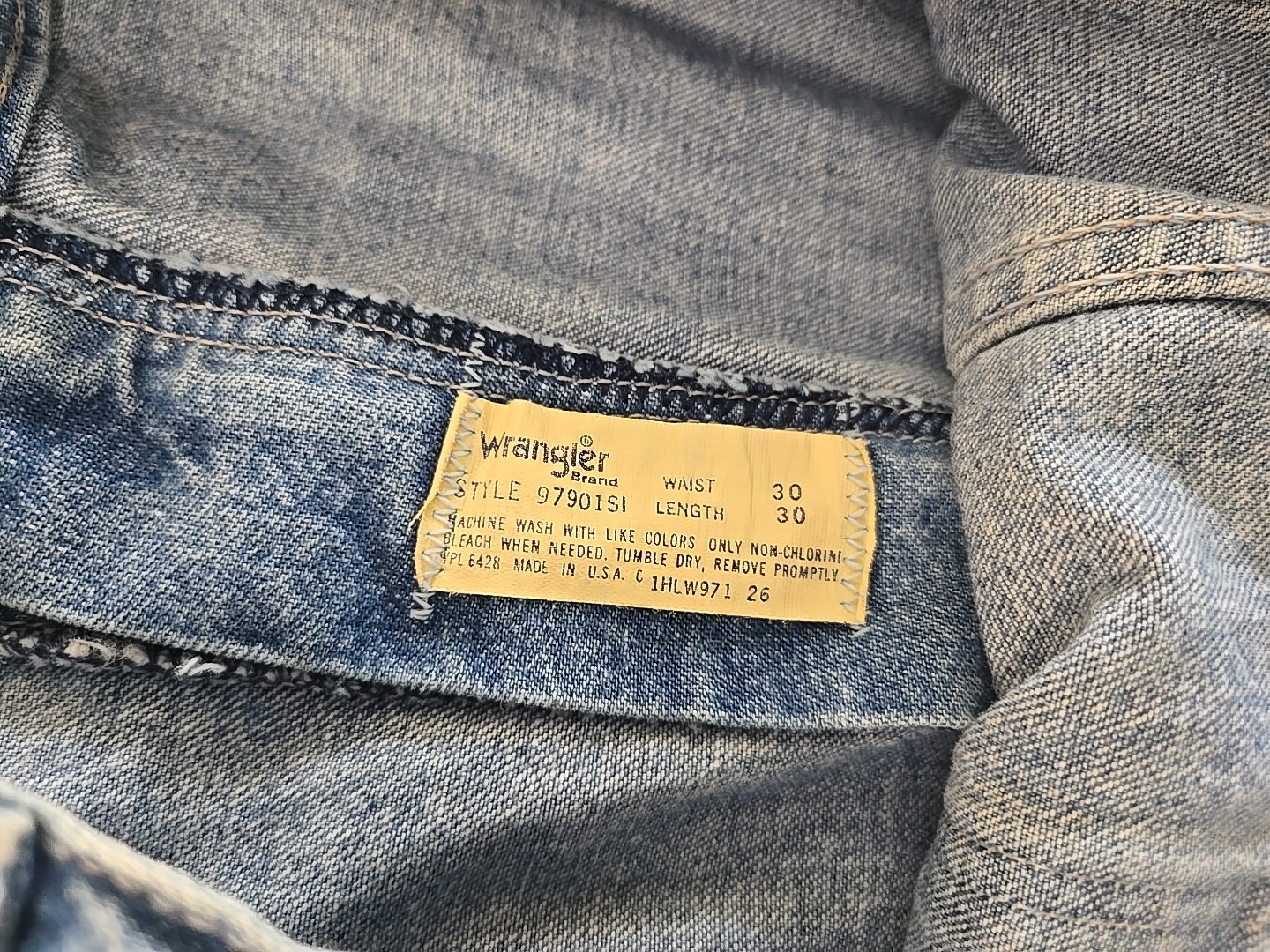 Wrangler Vtg 1997 American Hero Pleated Denim Jeans Womans Sz 30×30 USA Relaxed