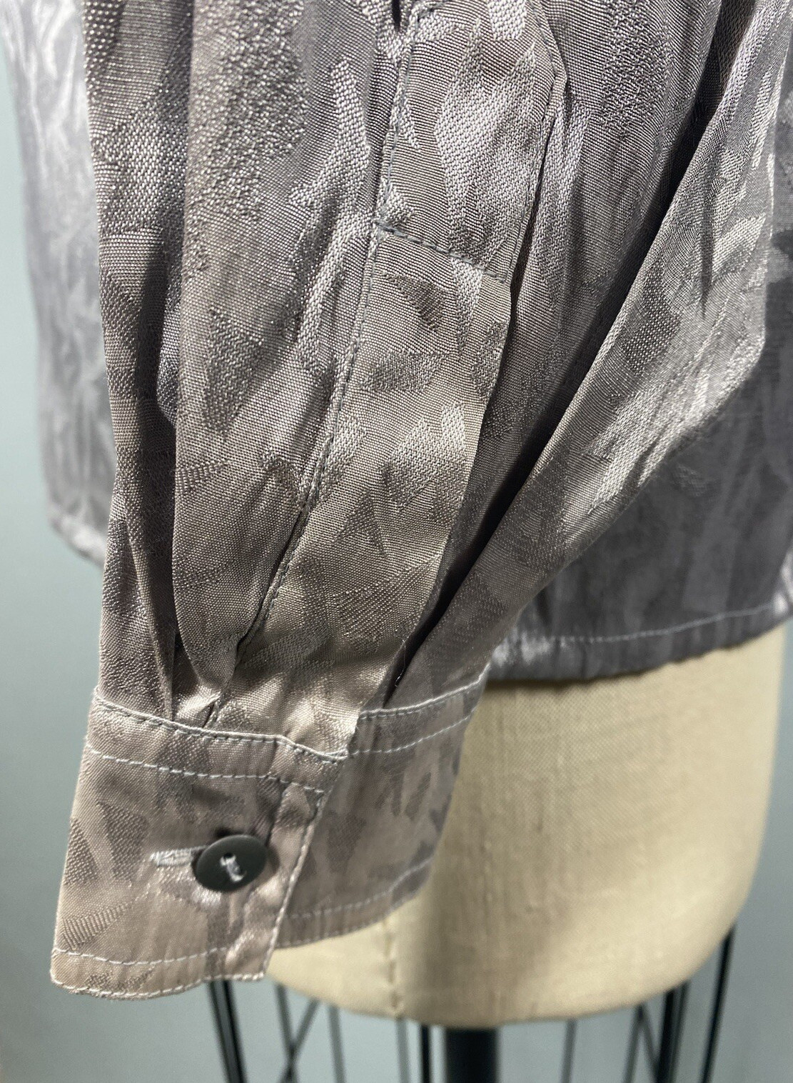 CHAUS Silver Jacquard Blouse Women SIZE MEDIUM gray 80s 90s rayon