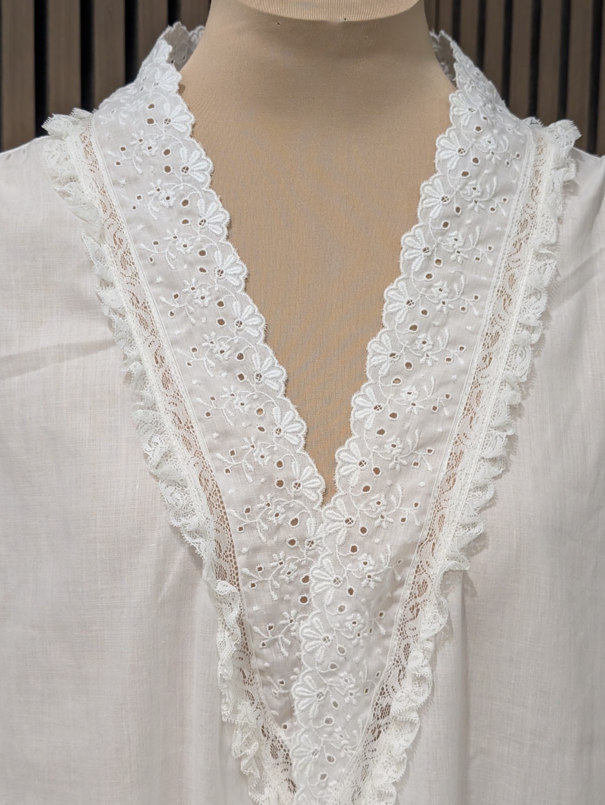 Vintage Christian Dior Eyelet Lace Trim White Robe Rare Sz S